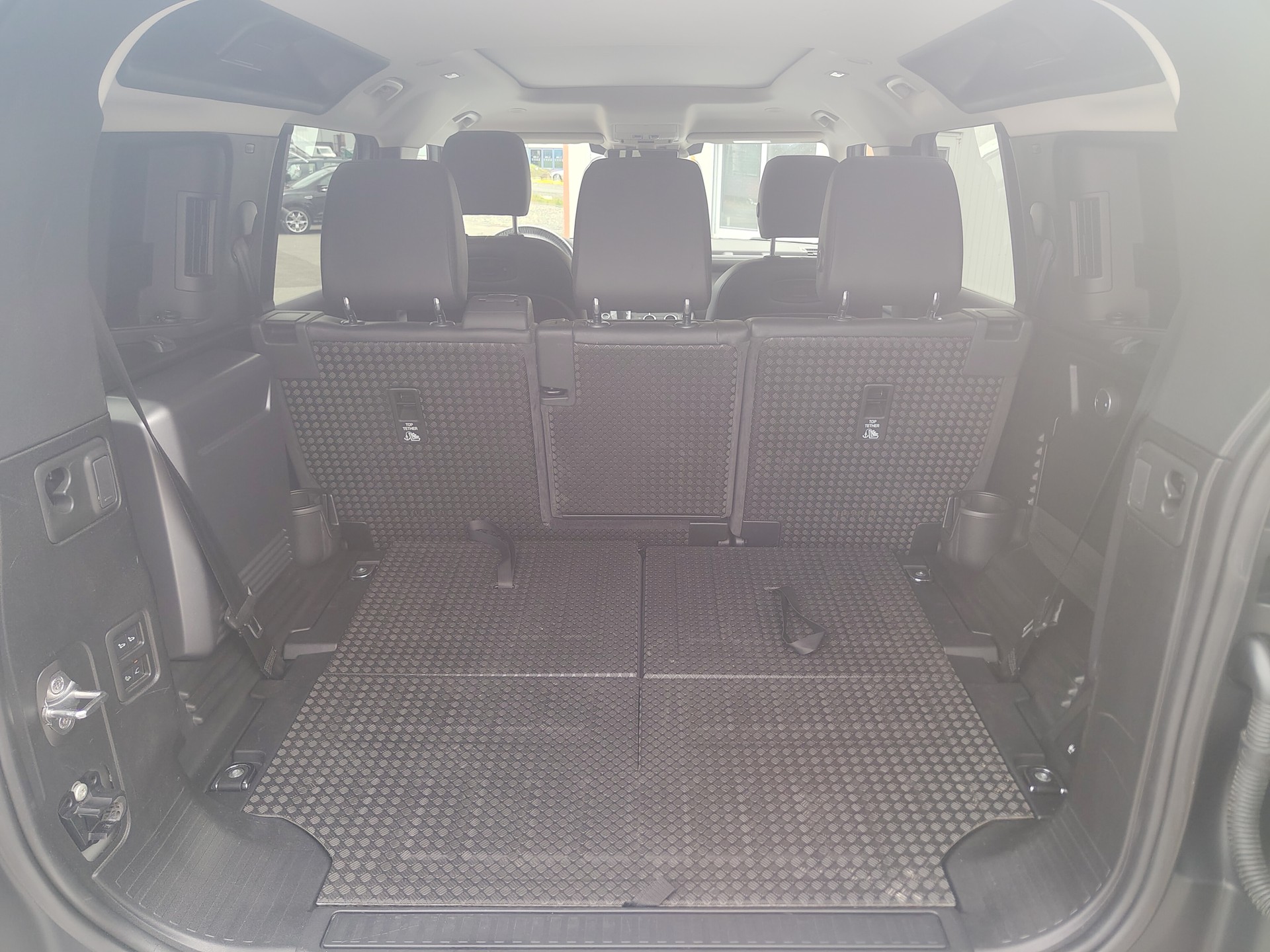 LAND ROVER Defender 110 P400 I6 First Edition 3.0 MHEV AT8-image-13