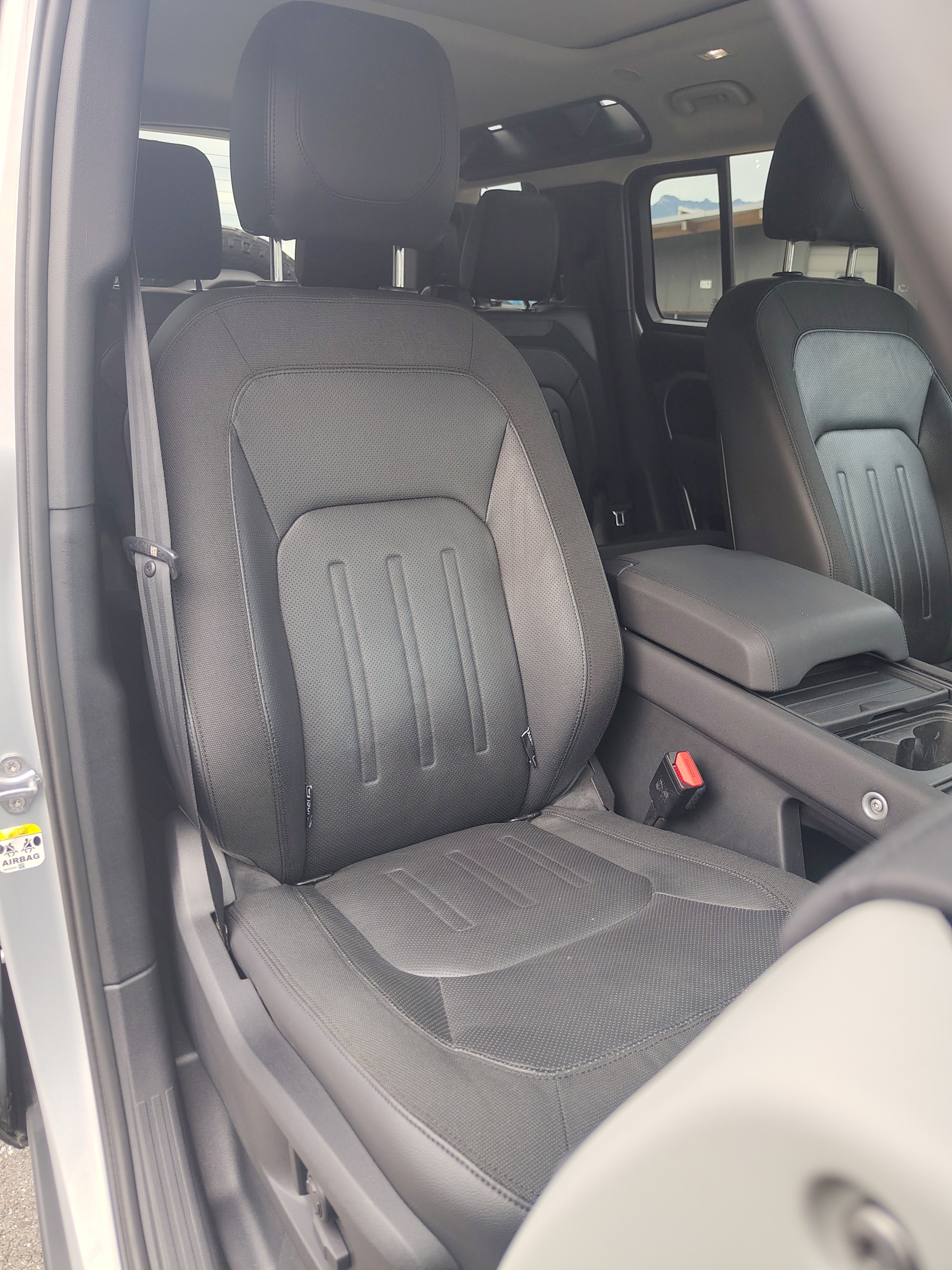 LAND ROVER Defender 110 P400 I6 First Edition 3.0 MHEV AT8-image-7