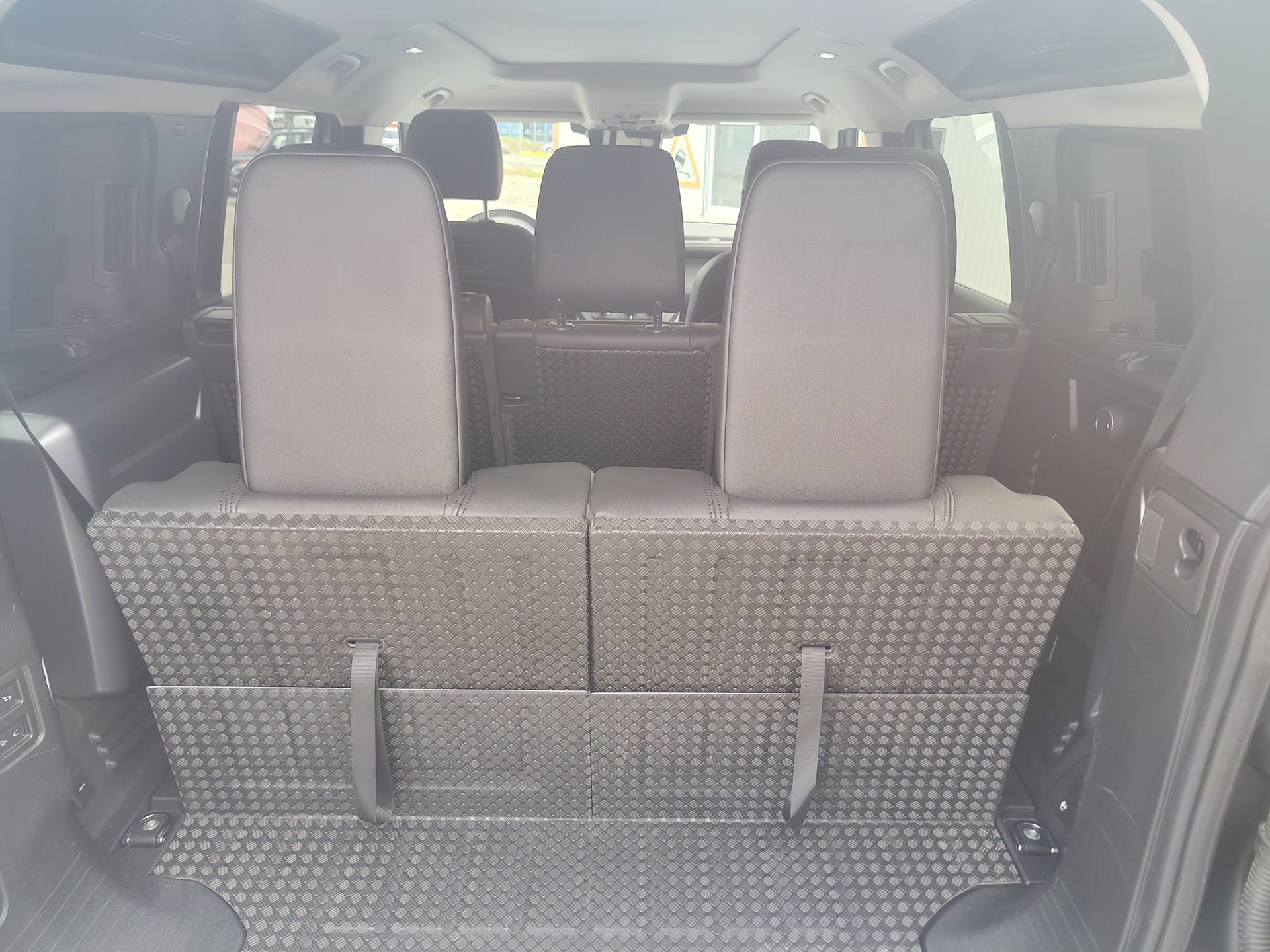 LAND ROVER Defender 110 P400 I6 First Edition 3.0 MHEV AT8-image-12