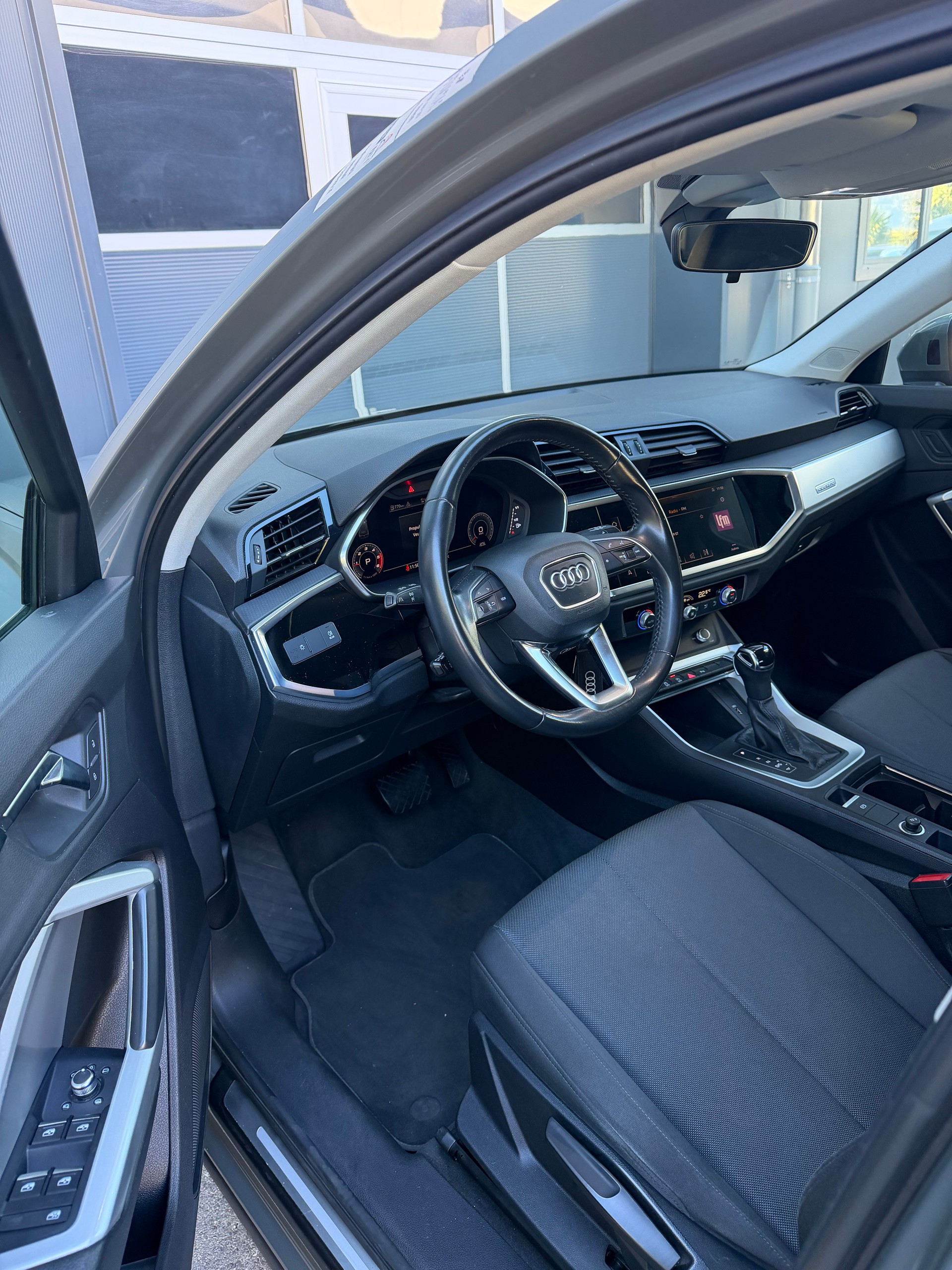 AUDI Q3 40 TDI advanced Attraction quattro S-tronic-image-12