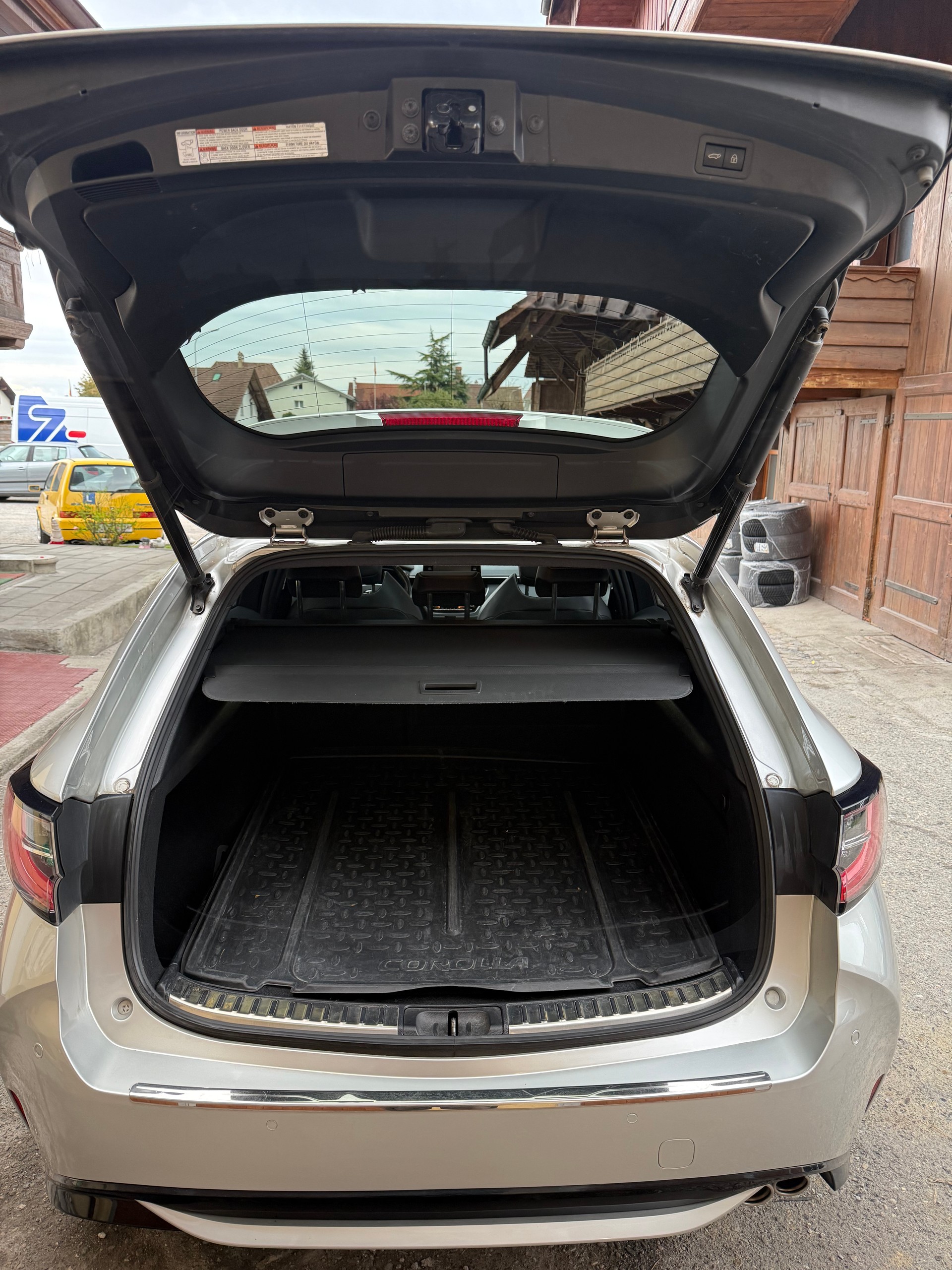 TOYOTA Corolla Touring Sports 2.0 HSD Style e-CVT-image-8