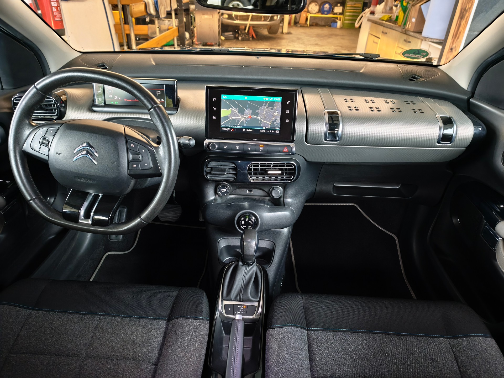 CITROEN C4 Cactus 1.2 Pure Tech Shine EAT6-image-15