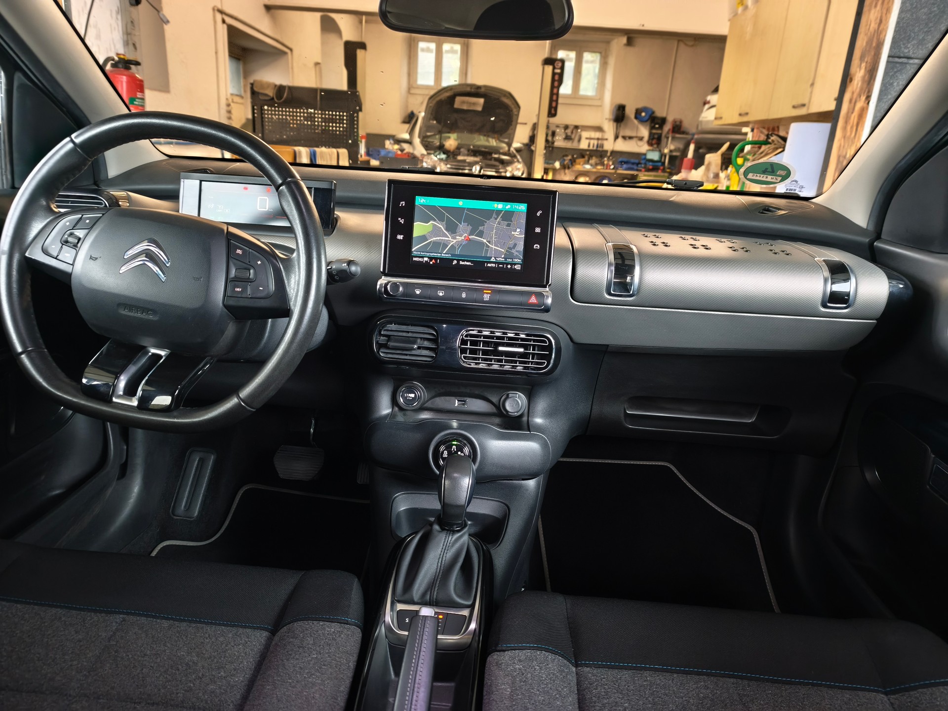 CITROEN C4 Cactus 1.2 Pure Tech Shine EAT6-image-8