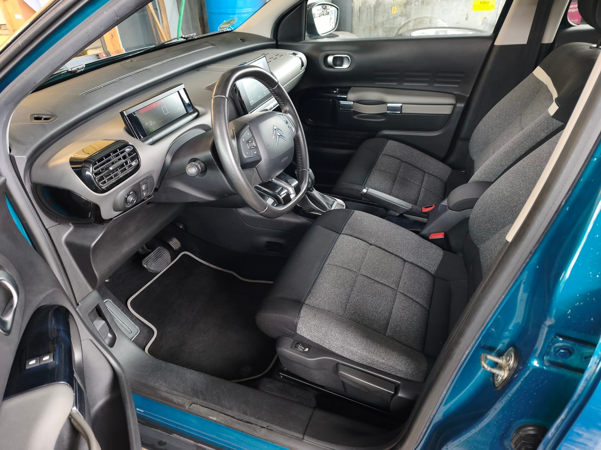 CITROEN C4 Cactus 1.2 Pure Tech Shine EAT6-image-7
