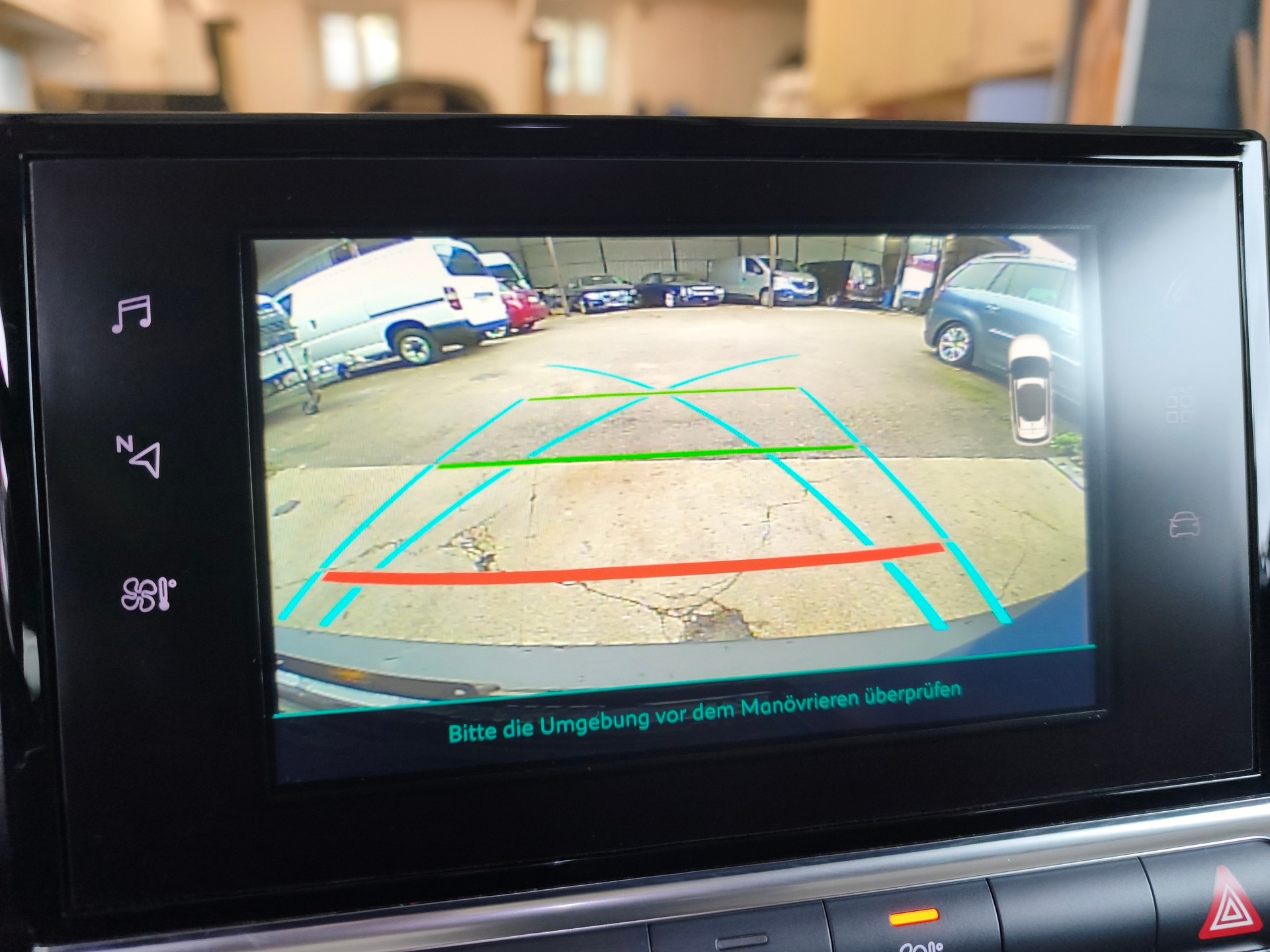 CITROEN C4 Cactus 1.2 Pure Tech Shine EAT6-image-13
