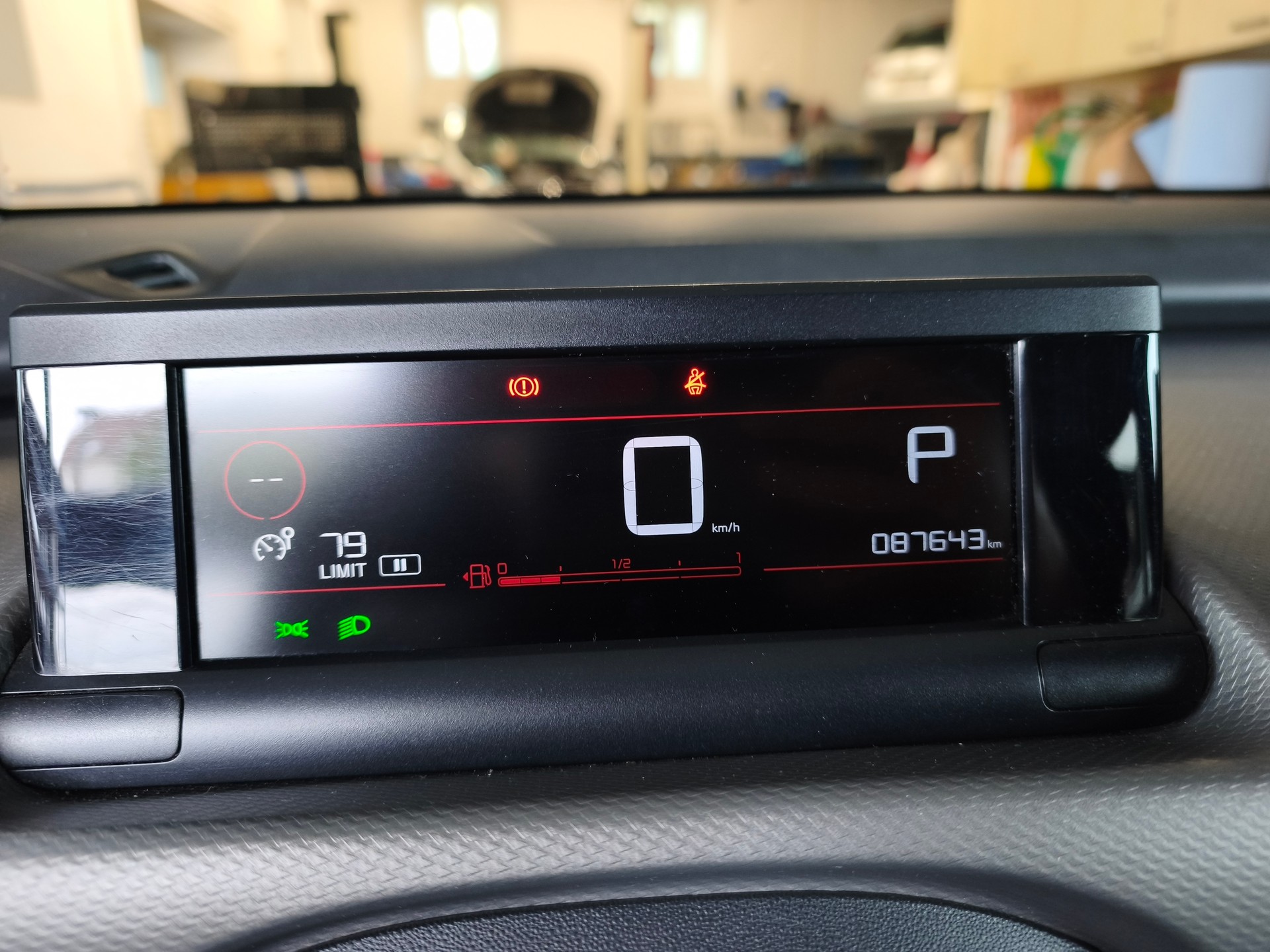 CITROEN C4 Cactus 1.2 Pure Tech Shine EAT6-image-14