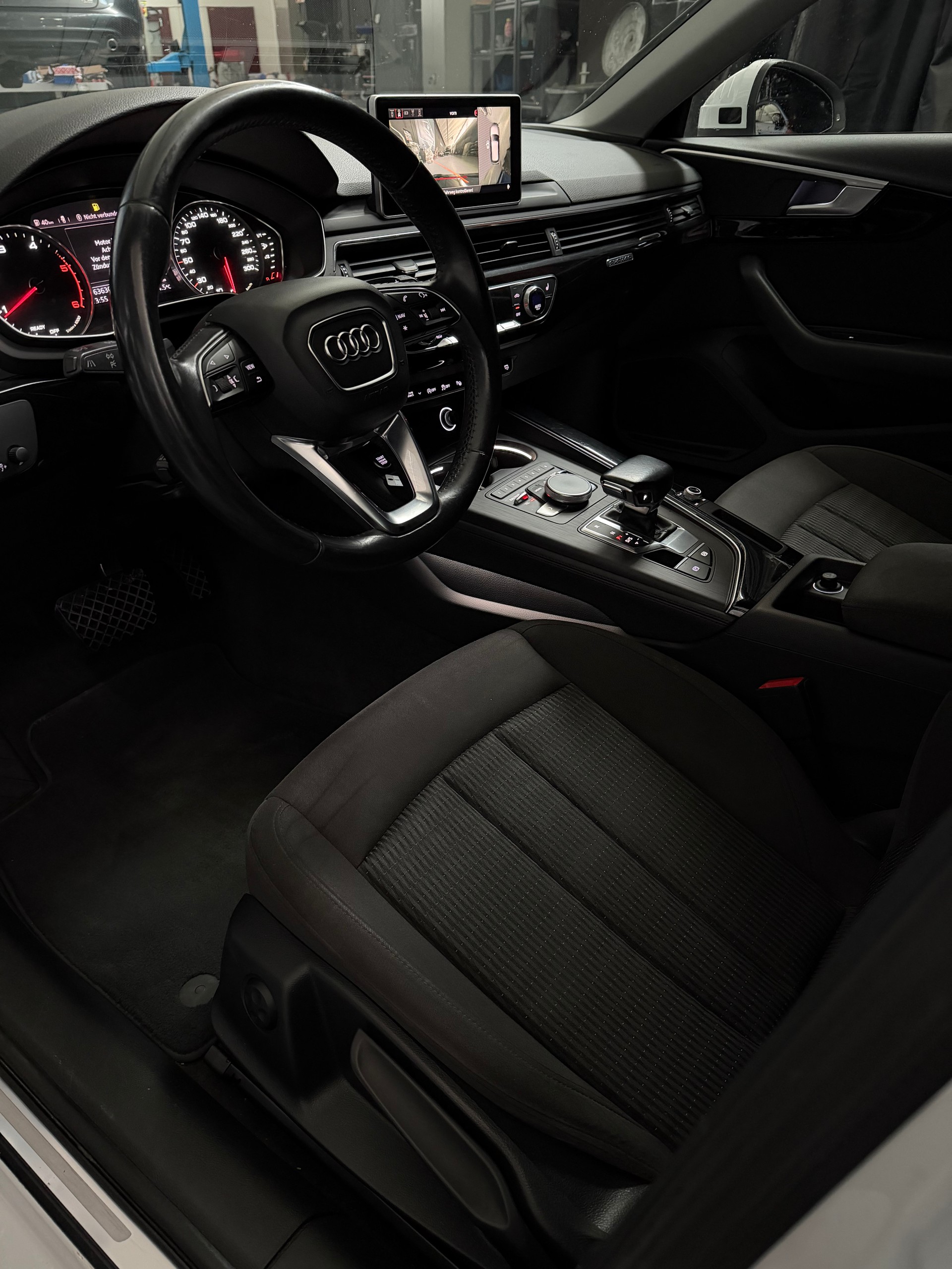 AUDI A4 Avant 2.0 TDI Design quattro S-tronic-image-3
