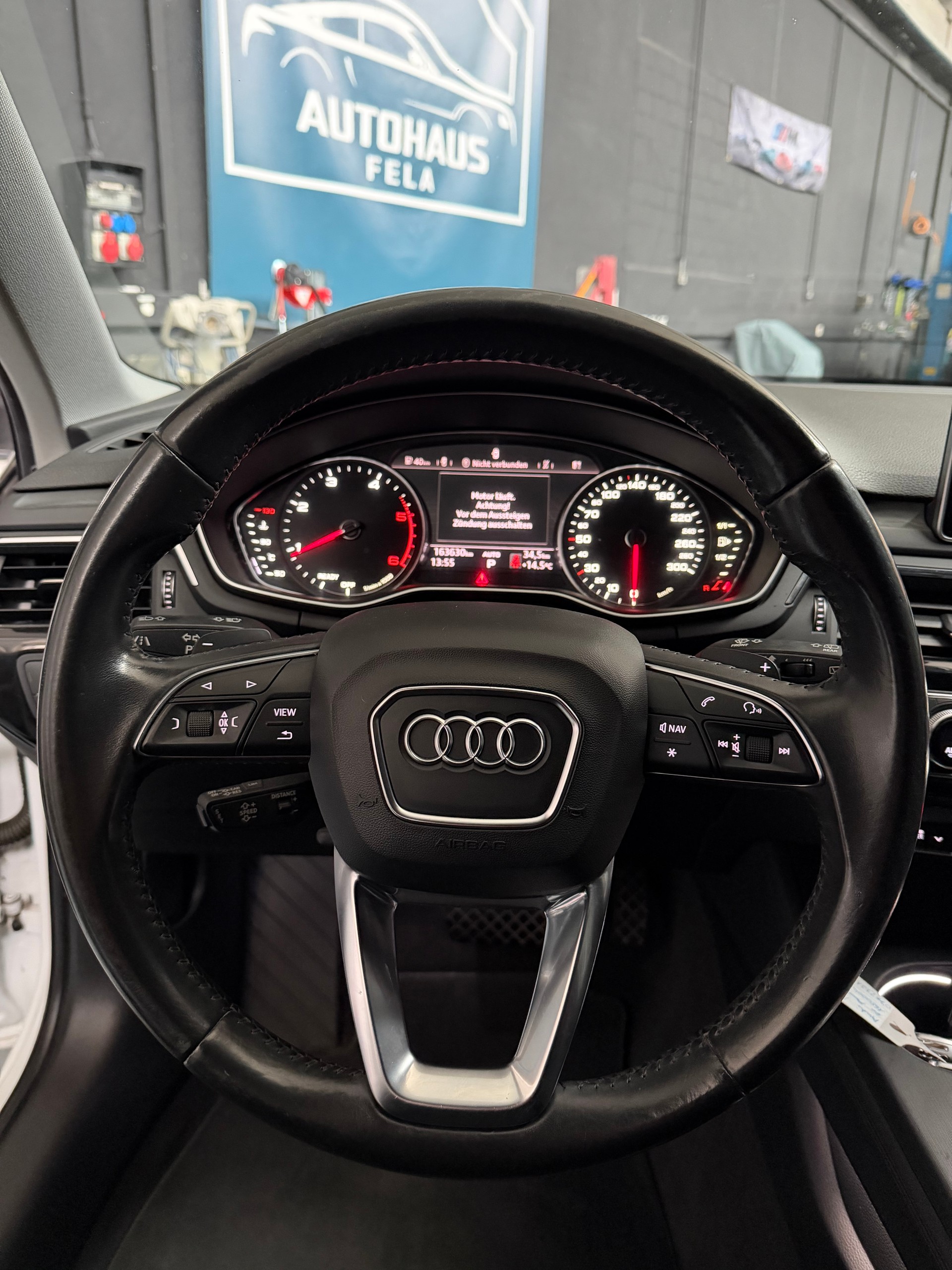 AUDI A4 Avant 2.0 TDI Design quattro S-tronic-image-5