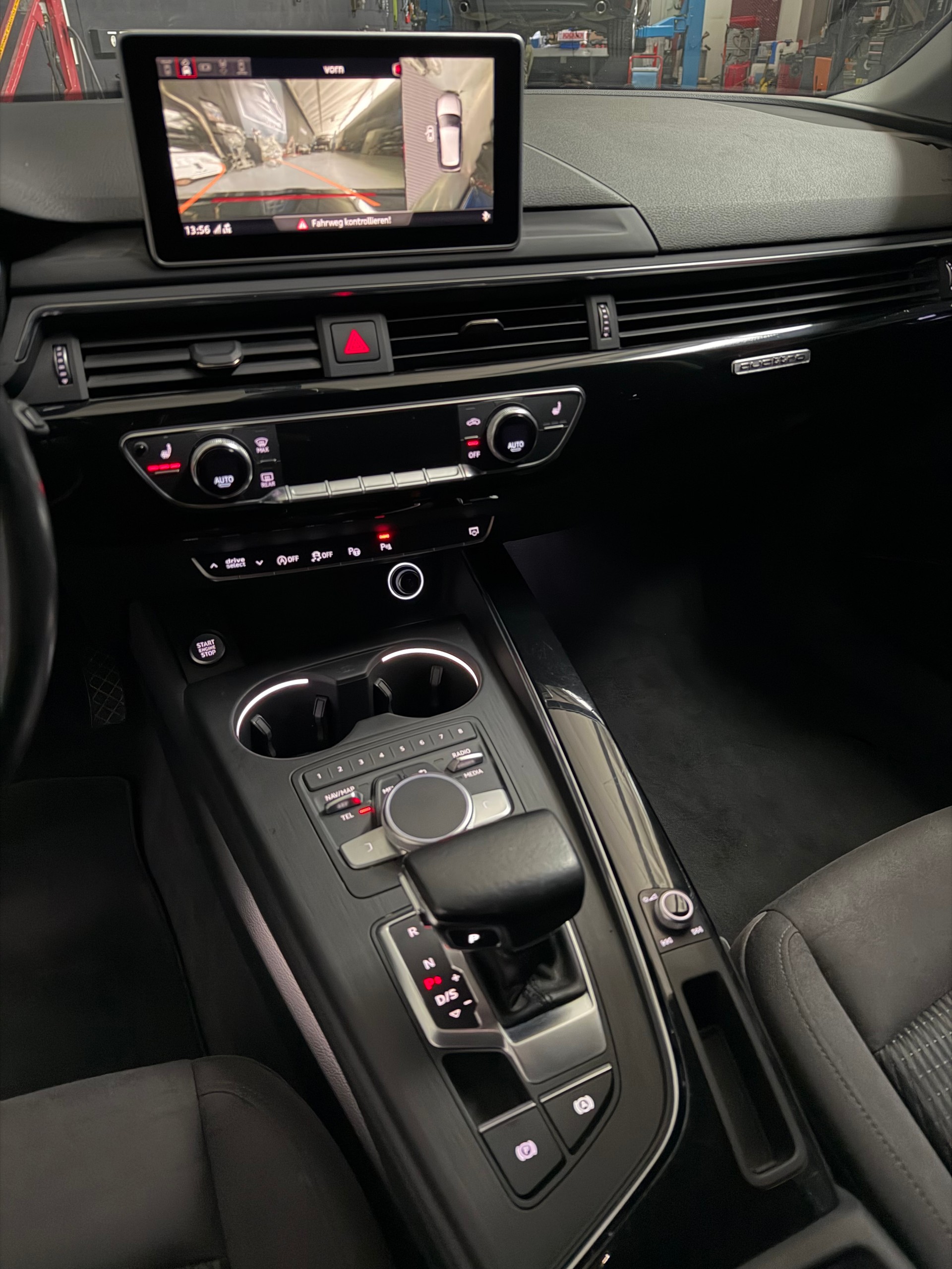AUDI A4 Avant 2.0 TDI Design quattro S-tronic-image-6
