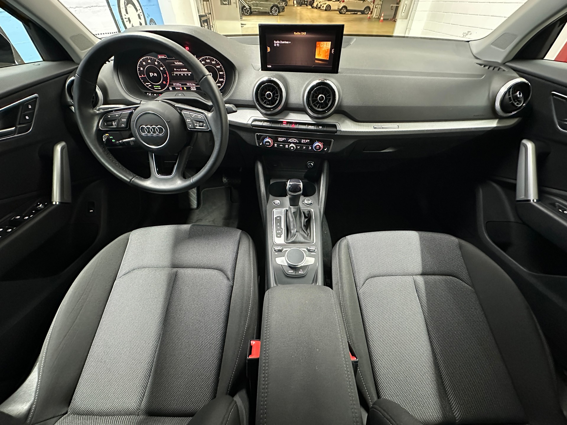 AUDI Q2 35 TFSI S line S-tronic-image-9