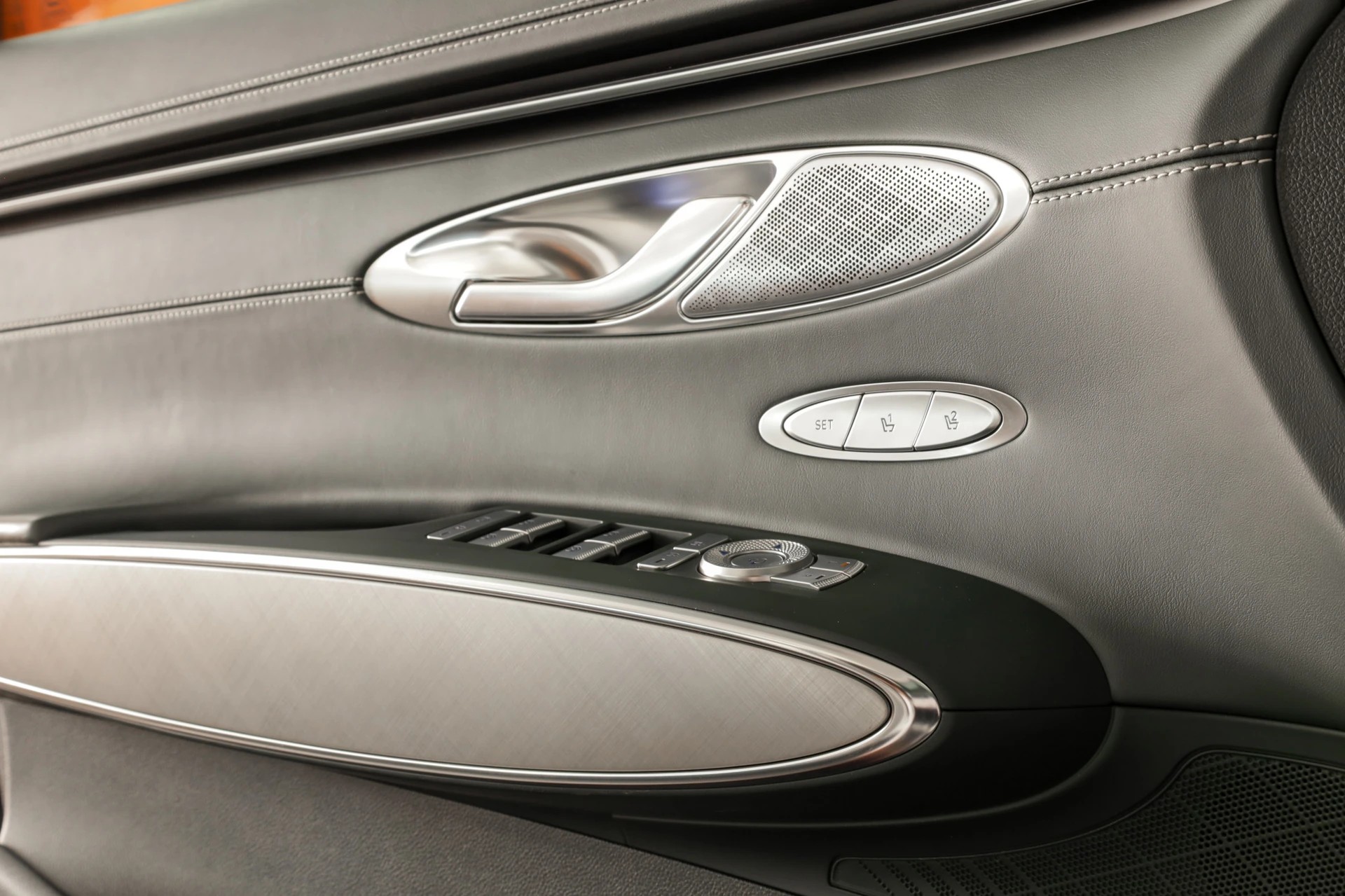 GENESIS GV70 Electrified Sport kWh 77,4 AWD Cuir Nappa / Lexicon / Toit en verre-image-13