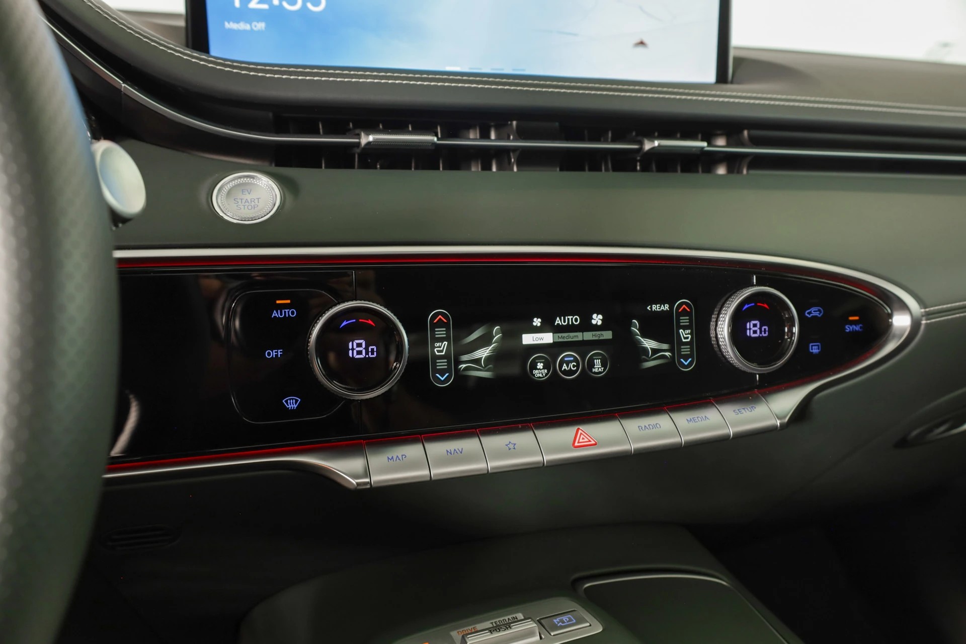 GENESIS GV70 Electrified Sport kWh 77,4 AWD Cuir Nappa / Lexicon / Toit en verre-image-14