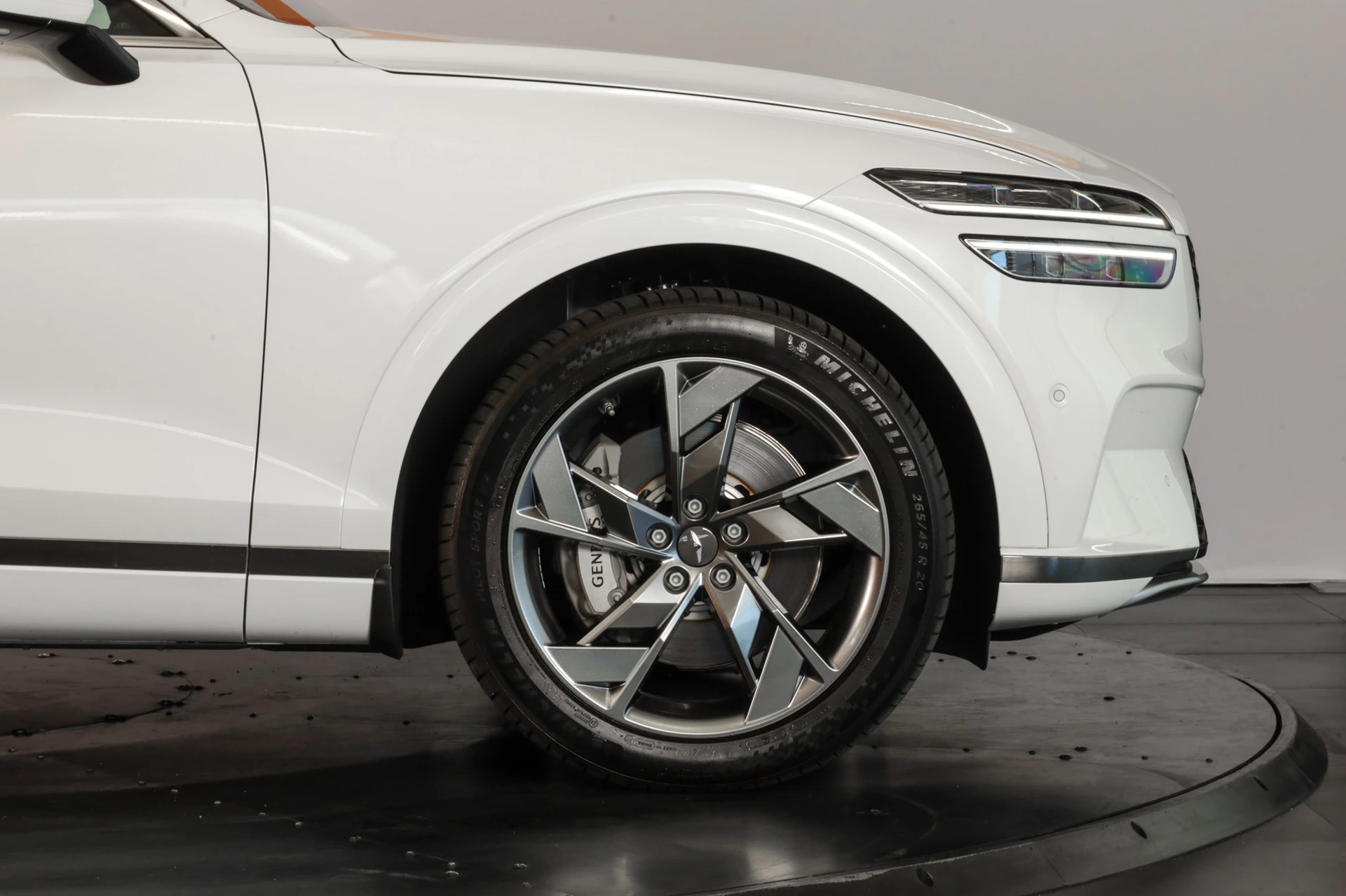 GENESIS GV70 Electrified Sport kWh 77,4 AWD Cuir Nappa / Lexicon / Toit en verre-image-17
