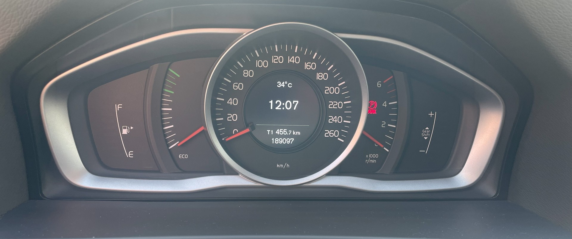 VOLVO V60 D3-image-4