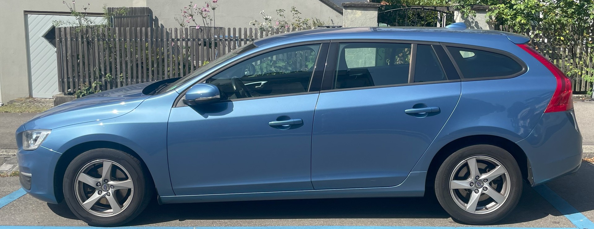 VOLVO V60 D3-image-1