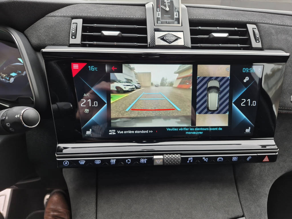 DS AUTOMOBILES DS7 Crossback E-Tense 300 4x4 Performance Line-image-8