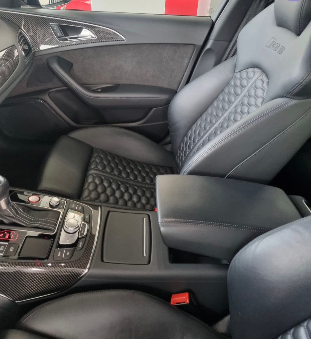 AUDI RS6 Avant 4.0 TFSI V8 performance quattro-image-7