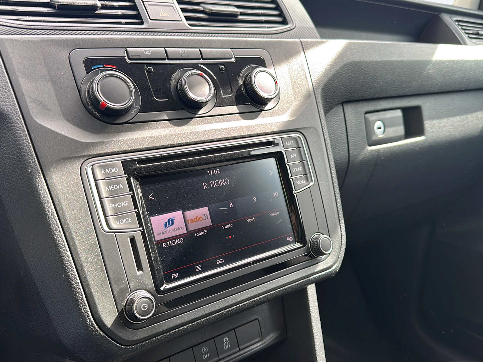 VW Caddy 2.0TDI Entry BlueMotion Technology-image-13