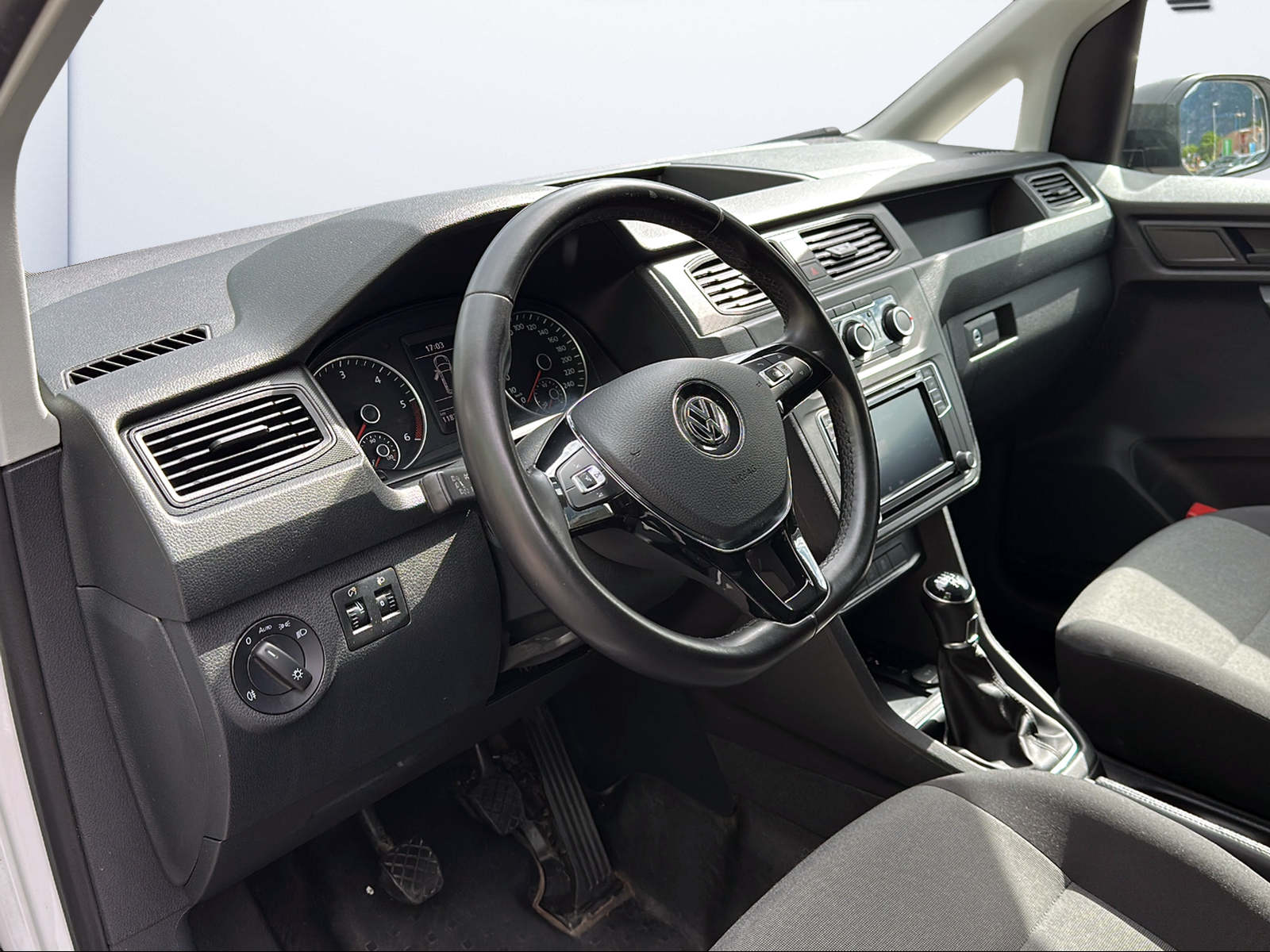 VW Caddy 2.0TDI Entry BlueMotion Technology-image-9