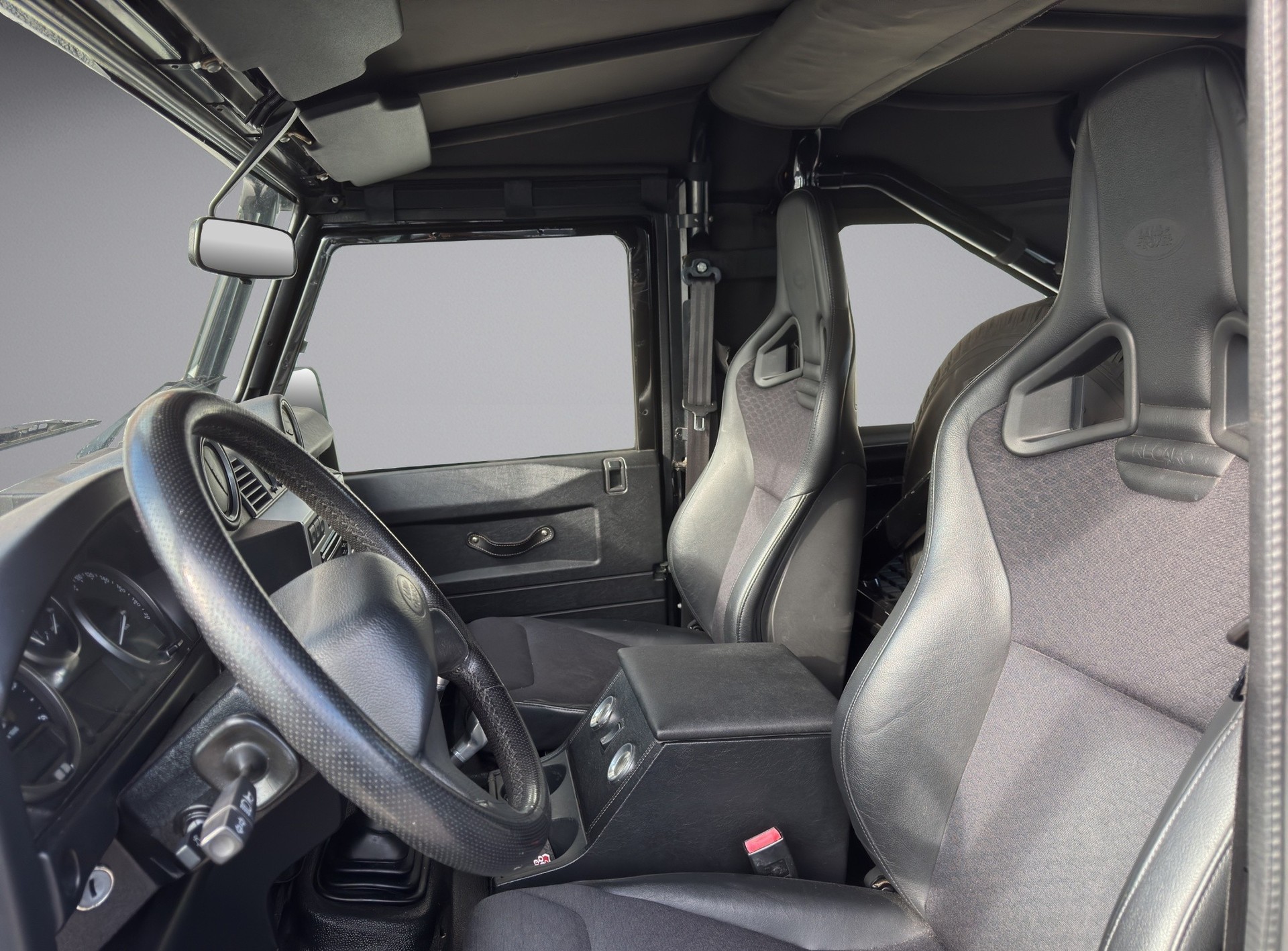 LAND ROVER Defender 90 2.4 Td4 Soft Top SVX Edition 60th Anniversary-image-8