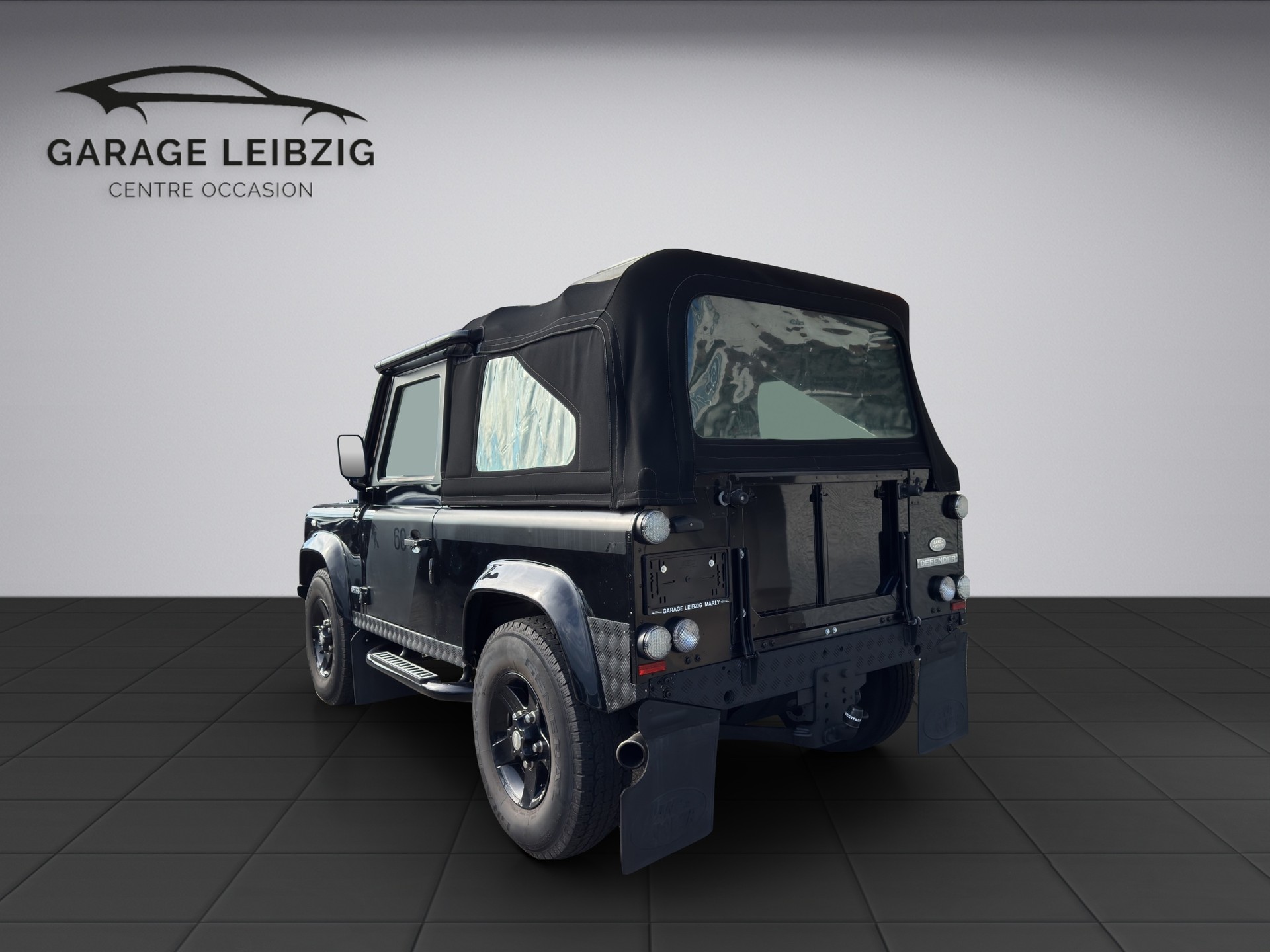 LAND ROVER Defender 90 2.4 Td4 Soft Top SVX Edition 60th Anniversary-image-2