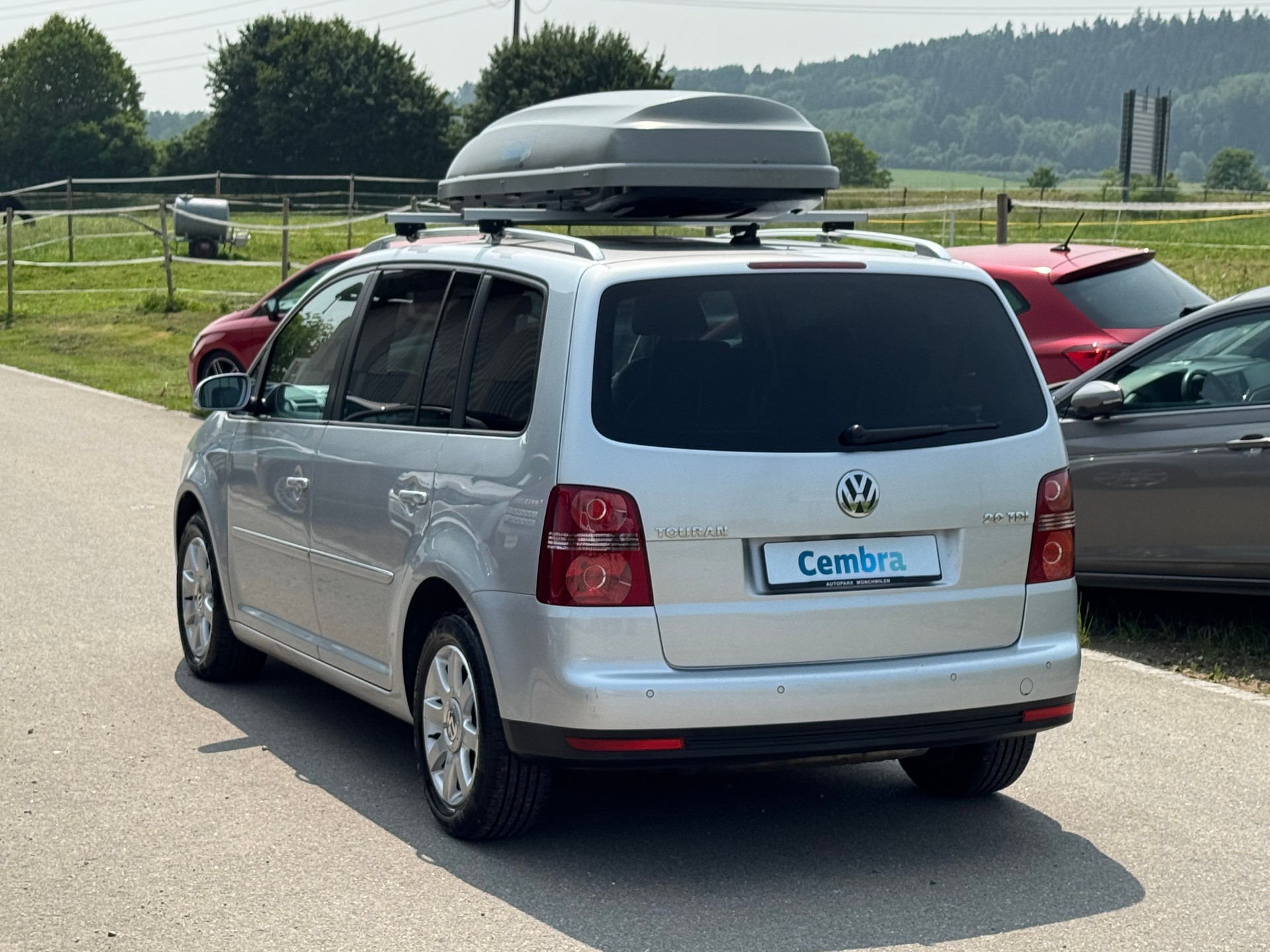 VW Touran 2.0 TDI Highline-image-3