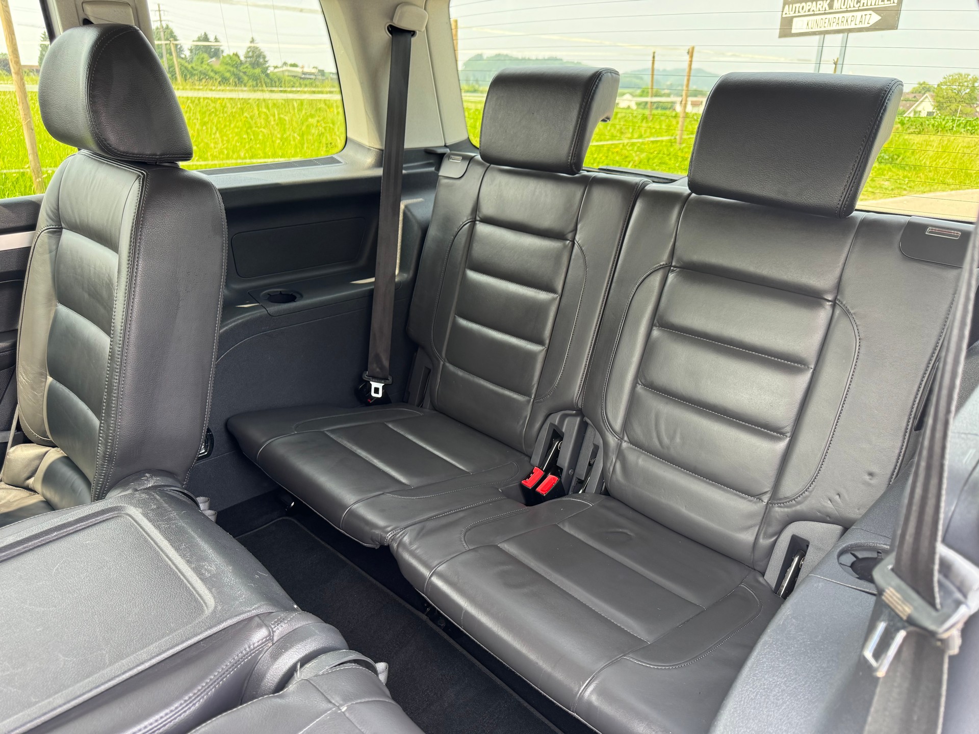 VW Touran 2.0 TDI Highline-image-10