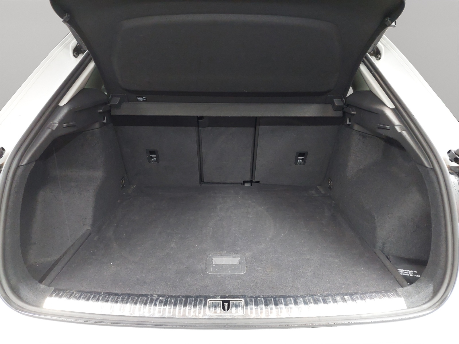 AUDI Q3 35 TDI S line quattro S-tronic-image-10