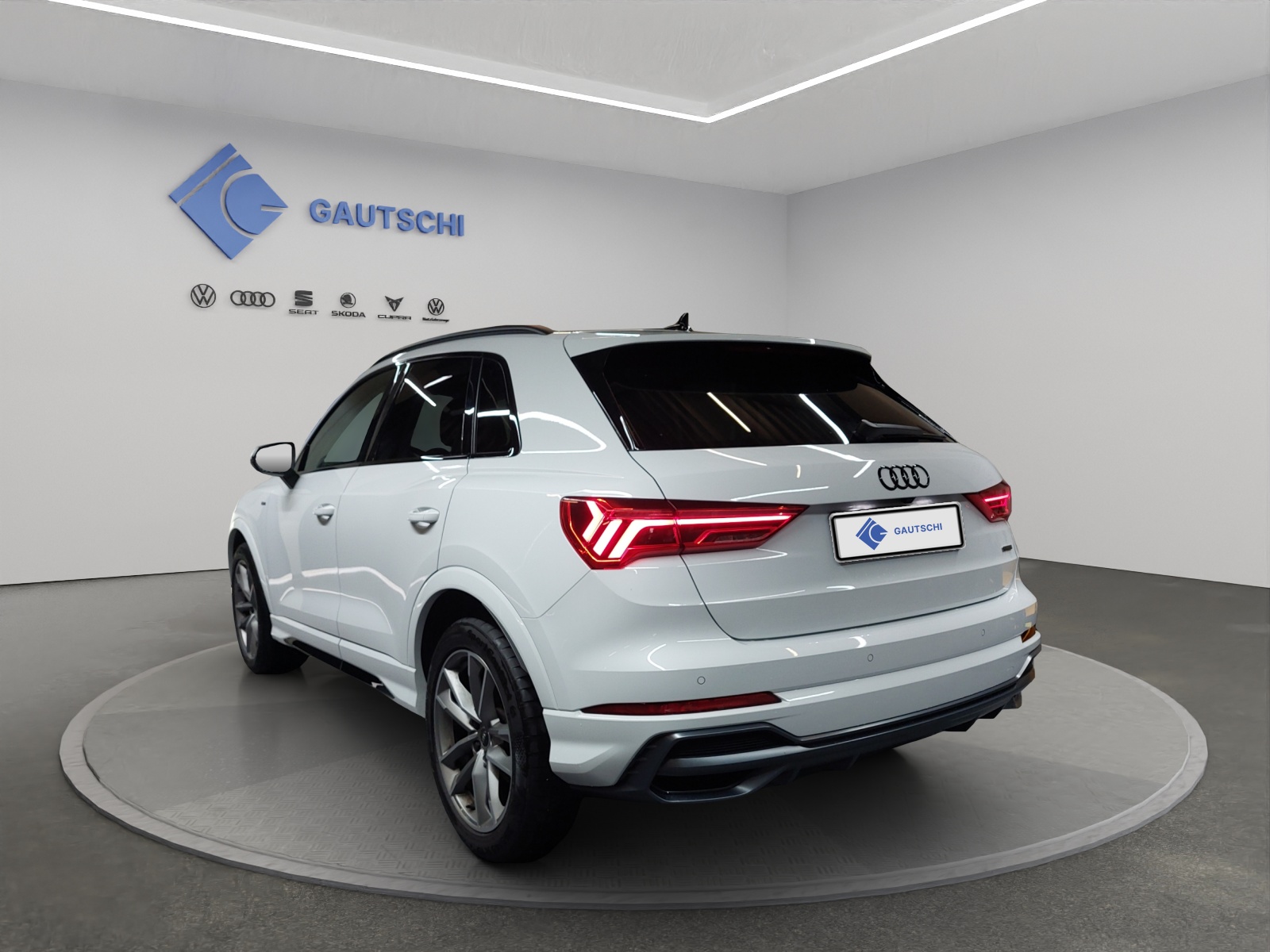 AUDI Q3 35 TDI S line quattro S-tronic-image-2