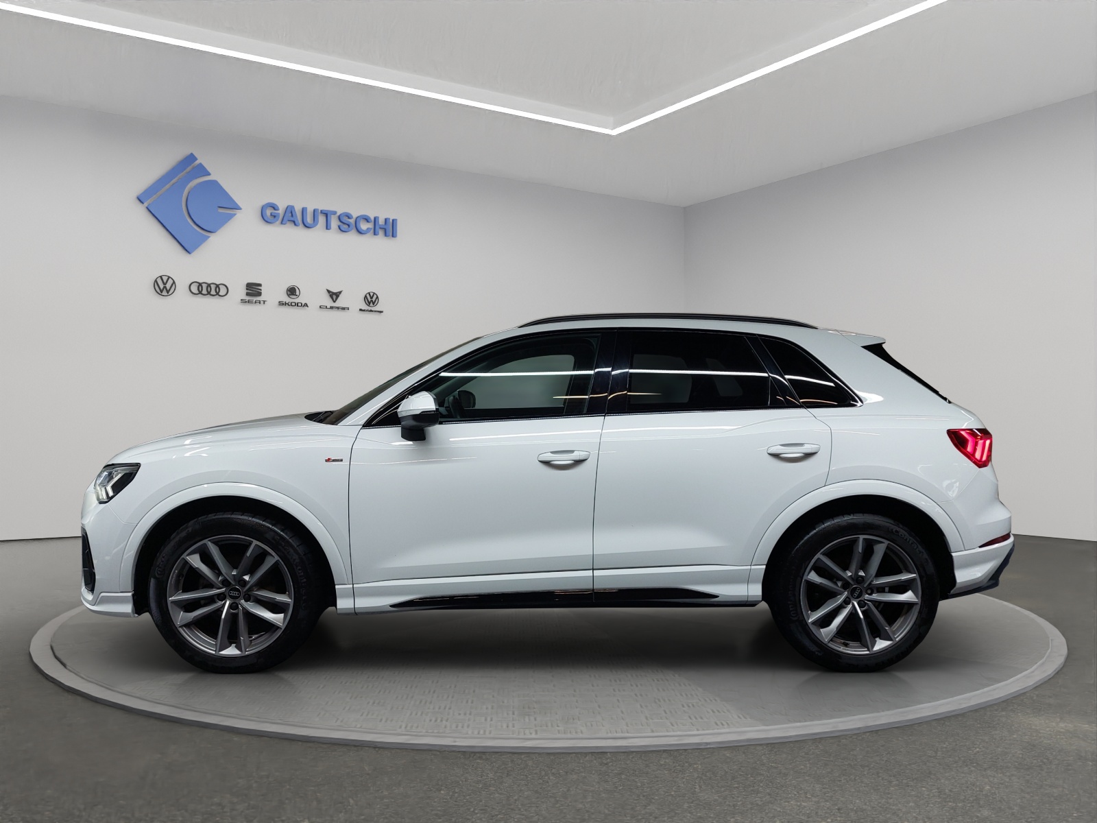 AUDI Q3 35 TDI S line quattro S-tronic-image-1