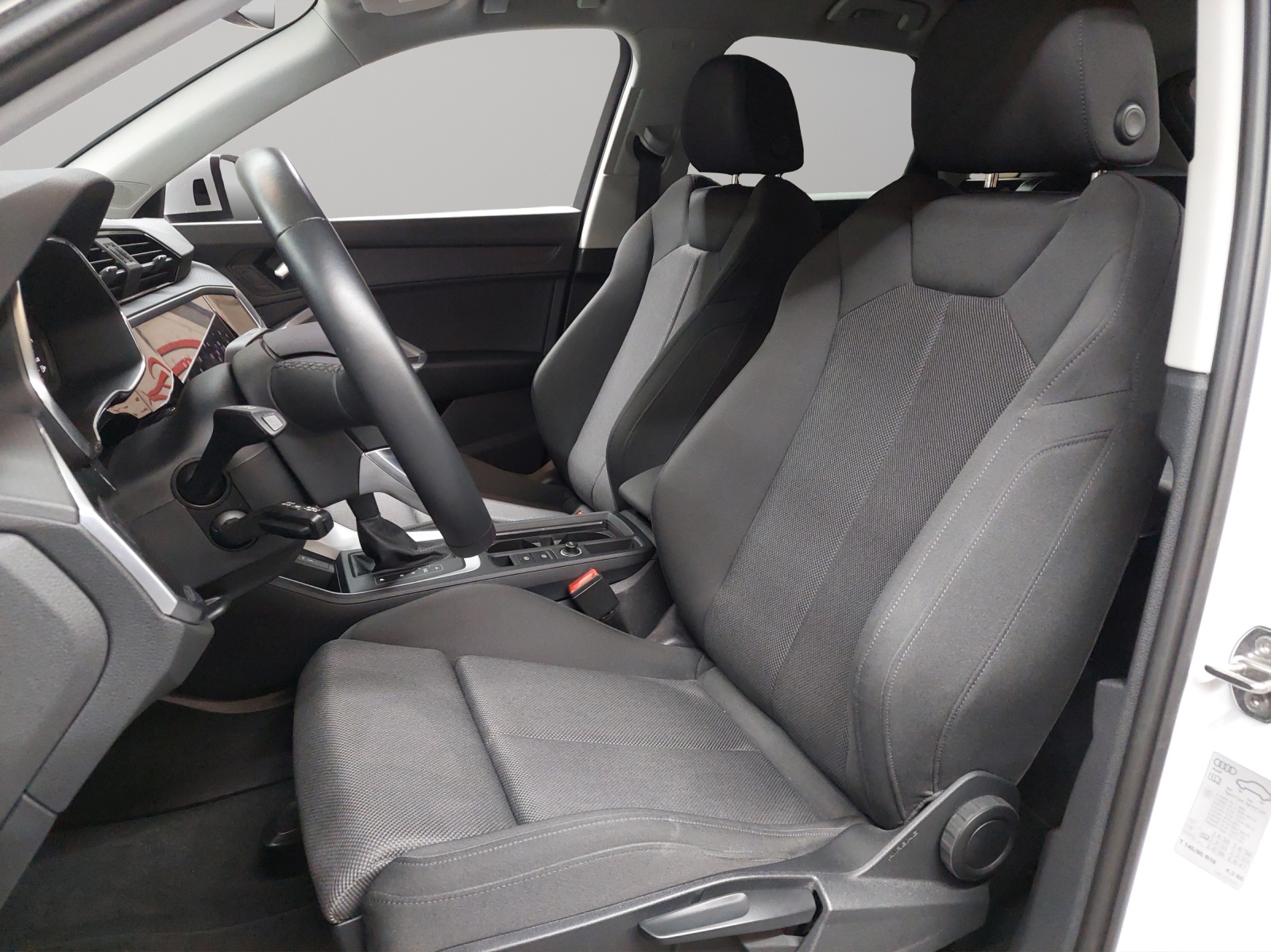 AUDI Q3 35 TDI S line quattro S-tronic-image-5