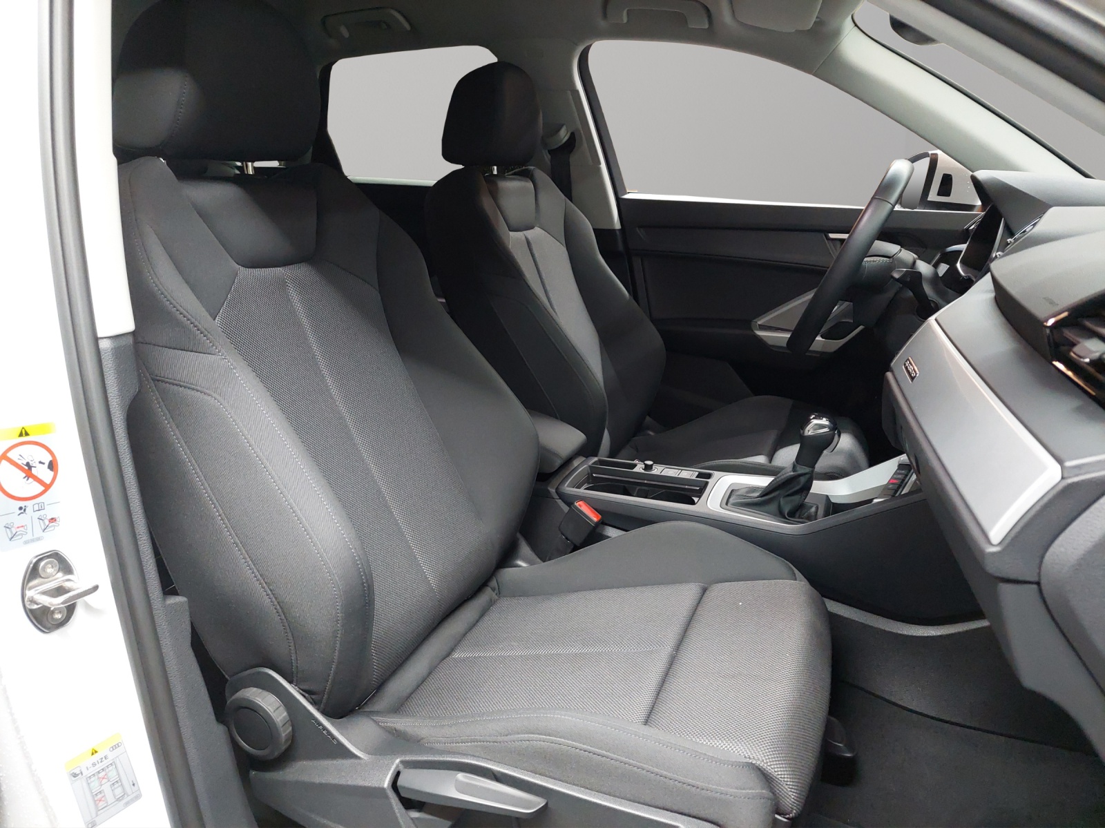 AUDI Q3 35 TDI S line quattro S-tronic-image-8