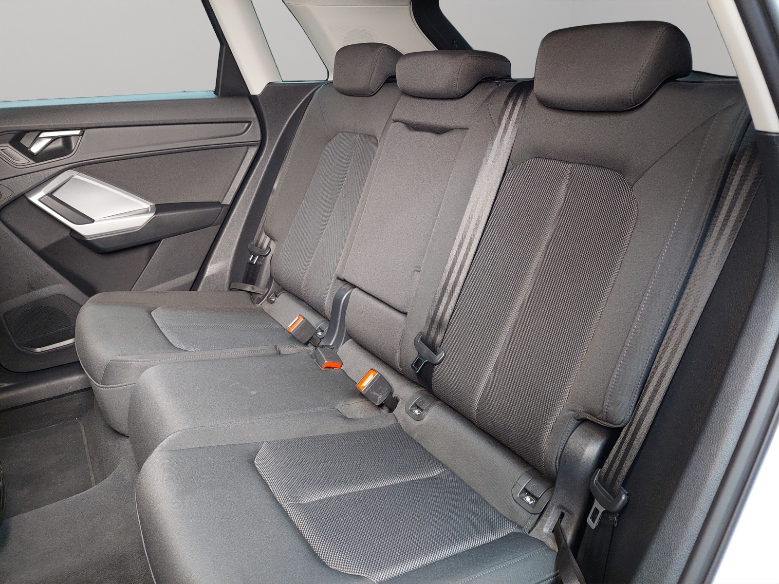 AUDI Q3 35 TDI S line quattro S-tronic-image-7