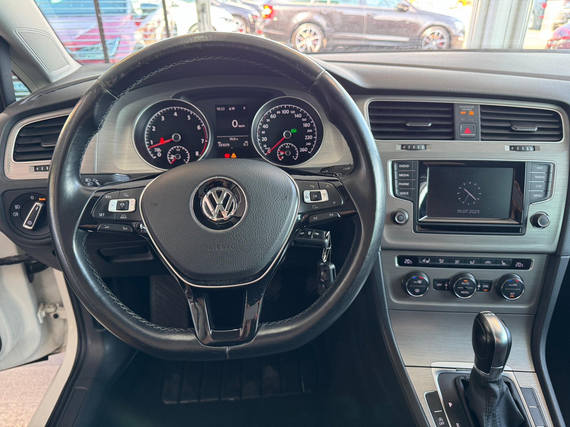 VW Golf Variant 1.4 TGI BlueMotion Comfortline DSG-image-11