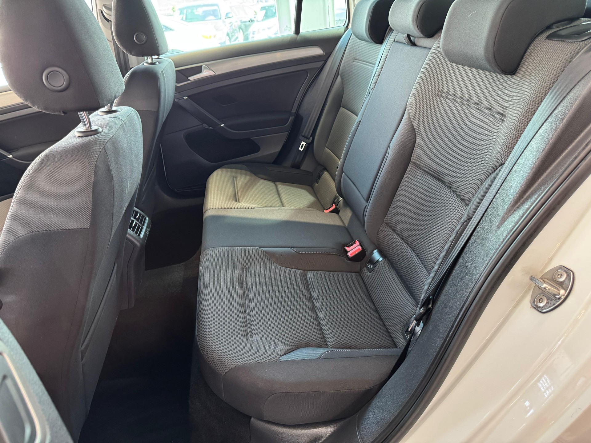 VW Golf Variant 1.4 TGI BlueMotion Comfortline DSG-image-15