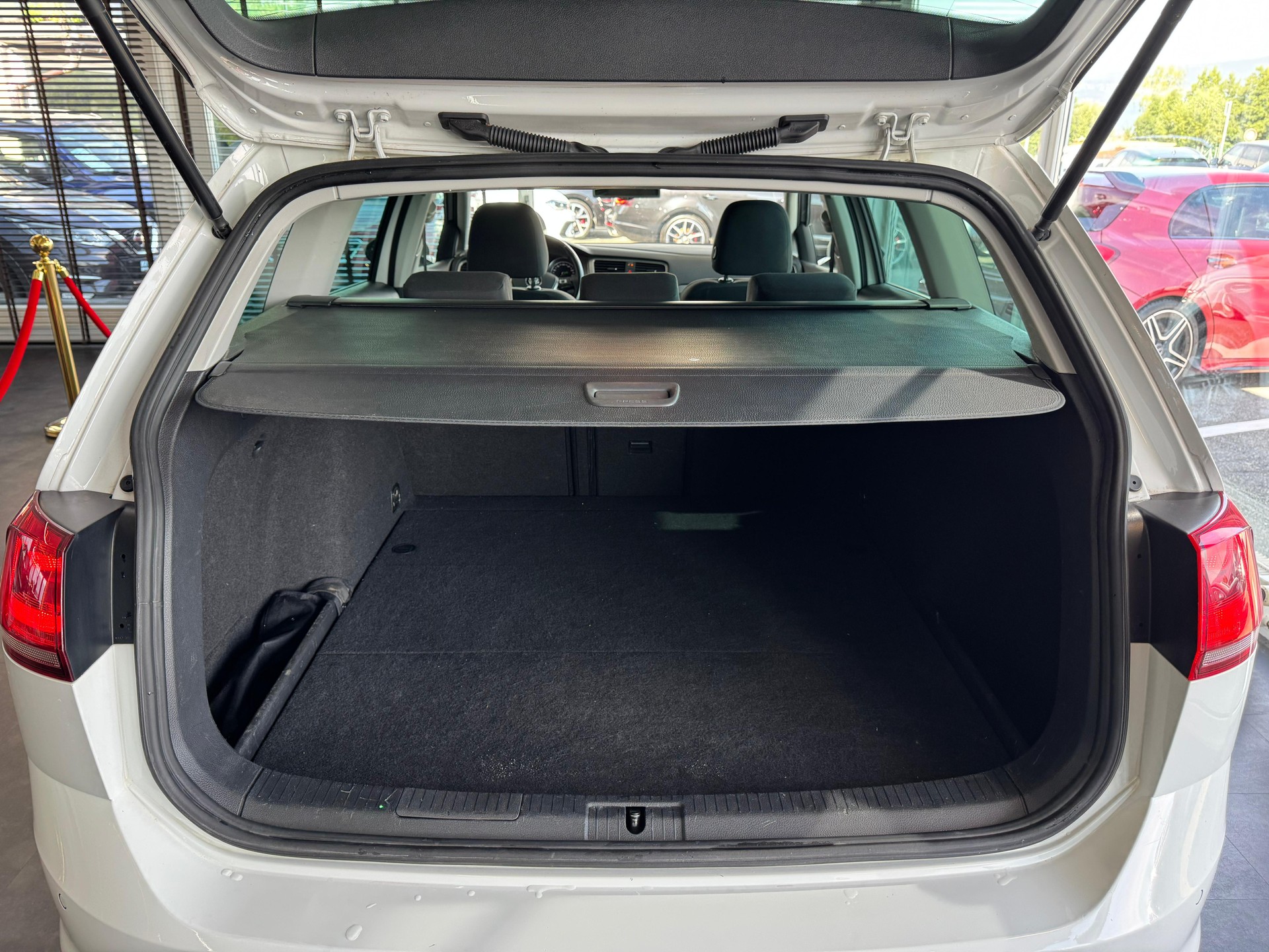 VW Golf Variant 1.4 TGI BlueMotion Comfortline DSG-image-18