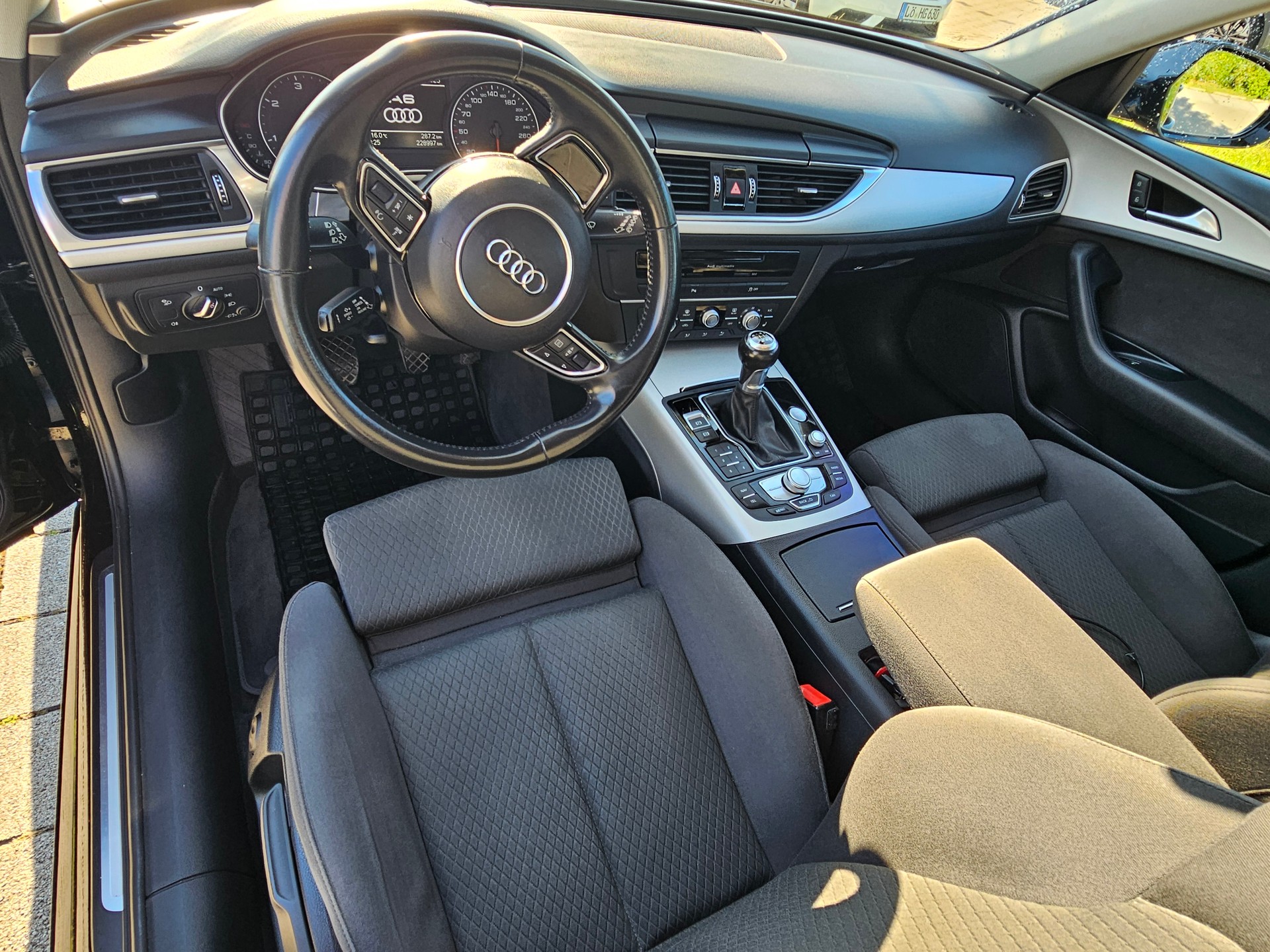 AUDI A6 Avant 2.0 TDI-image-9