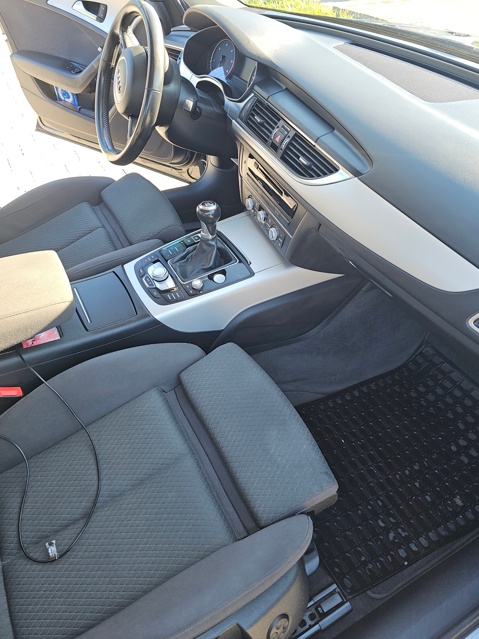 AUDI A6 Avant 2.0 TDI-image-2