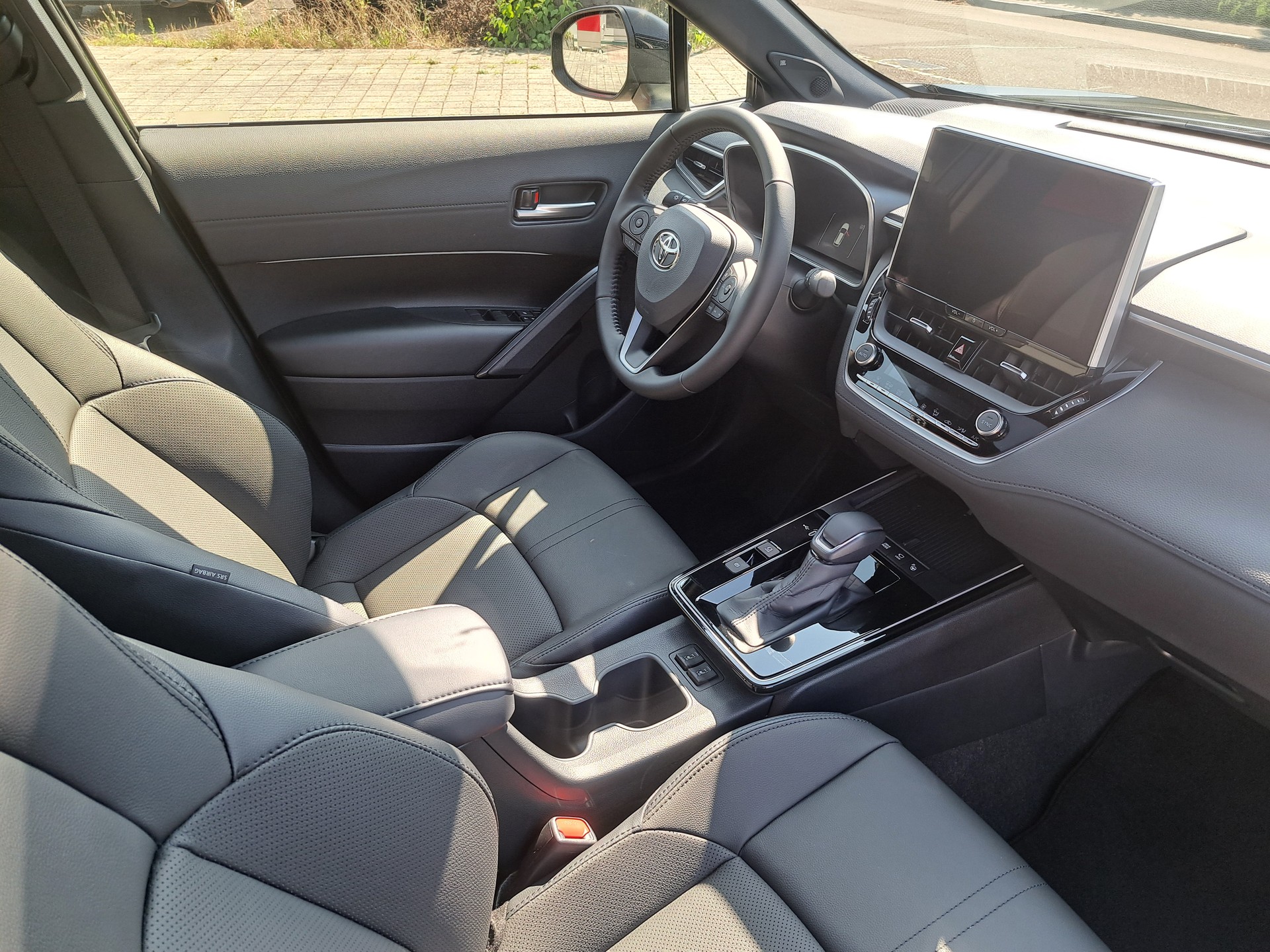 TOYOTA Corolla Cross 2.0 Premium e-CVT AWD-image-4