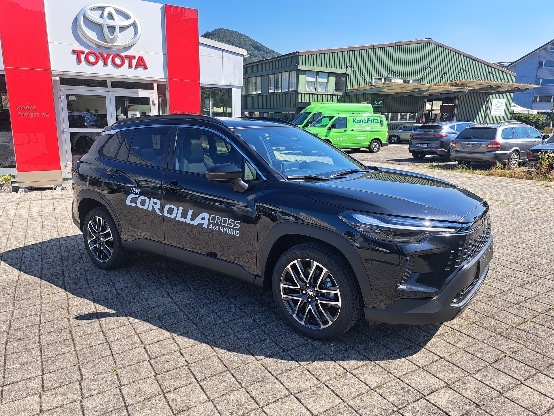 TOYOTA Corolla Cross 2.0 Premium e-CVT AWD-image-3