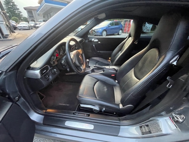 PORSCHE 911 Carrera 4S-image-11