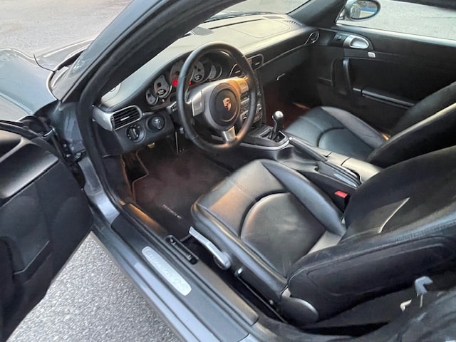 PORSCHE 911 Carrera 4S-image-10