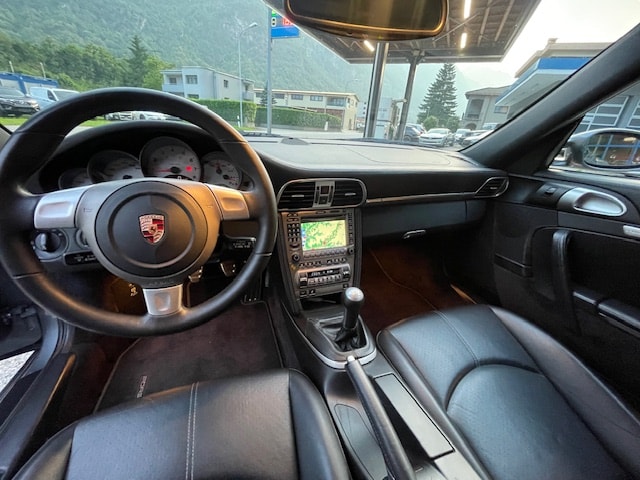 PORSCHE 911 Carrera 4S-image-9