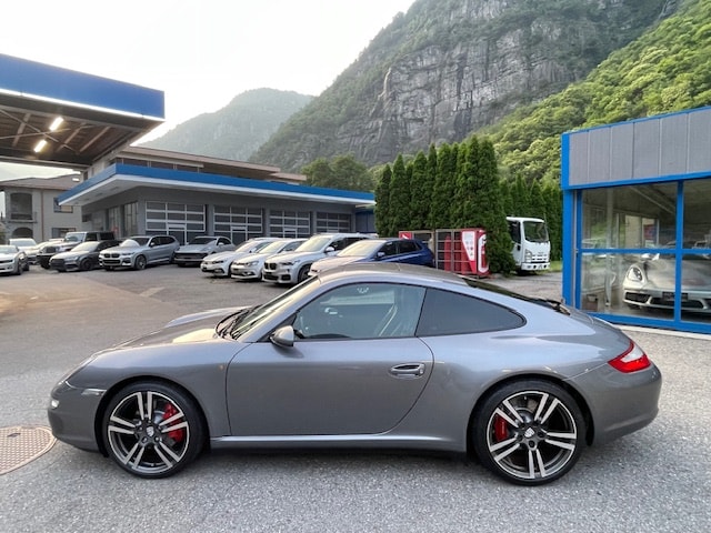 PORSCHE 911 Carrera 4S-image-8