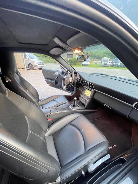 PORSCHE 911 Carrera 4S-image-12