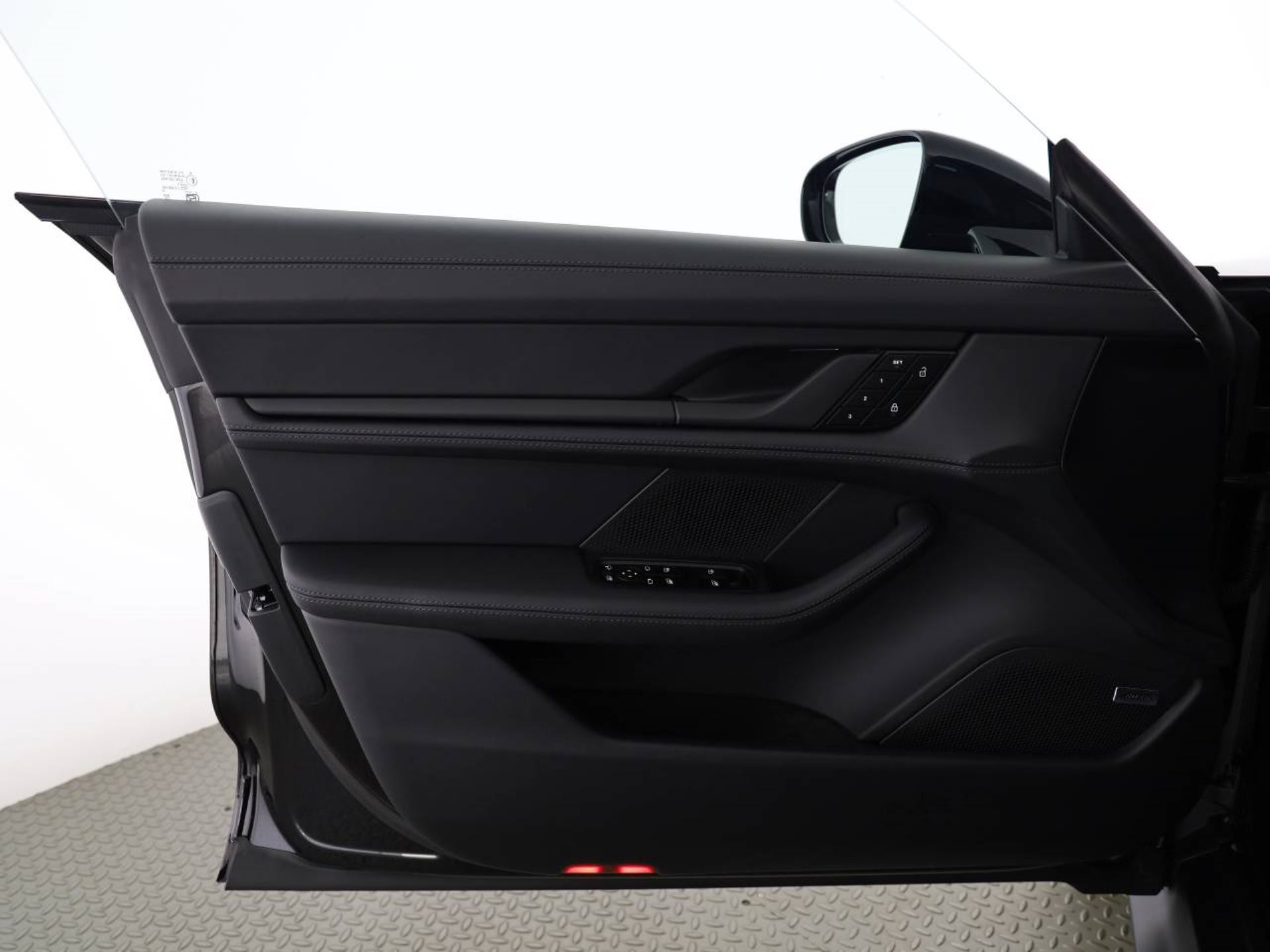 PORSCHE Taycan 4 Black Edition-image-18