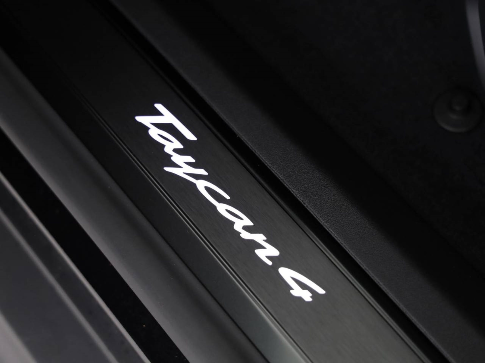 PORSCHE Taycan 4 Black Edition-image-17