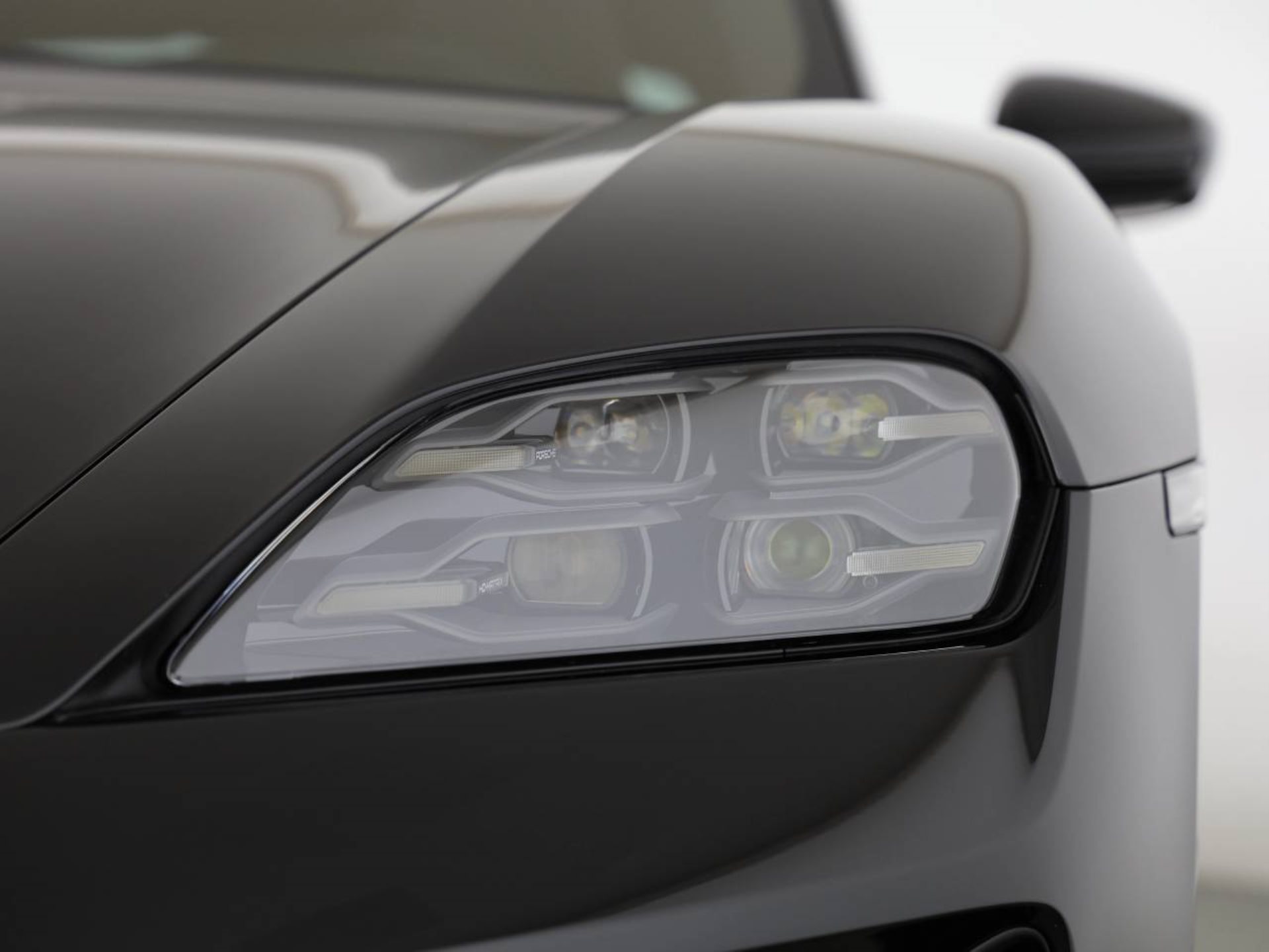 PORSCHE Taycan 4 Black Edition-image-7