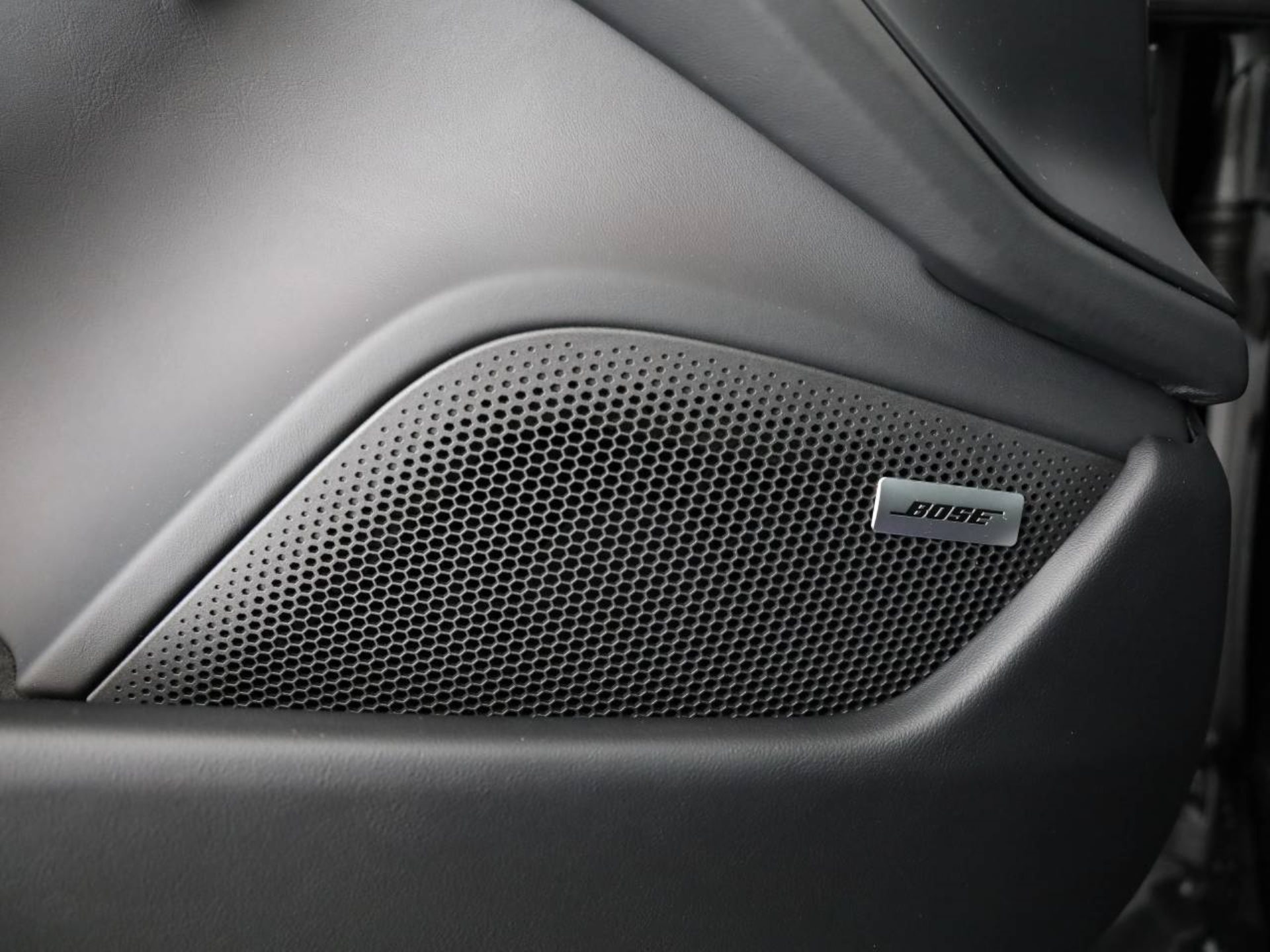 PORSCHE Taycan 4 Black Edition-image-19