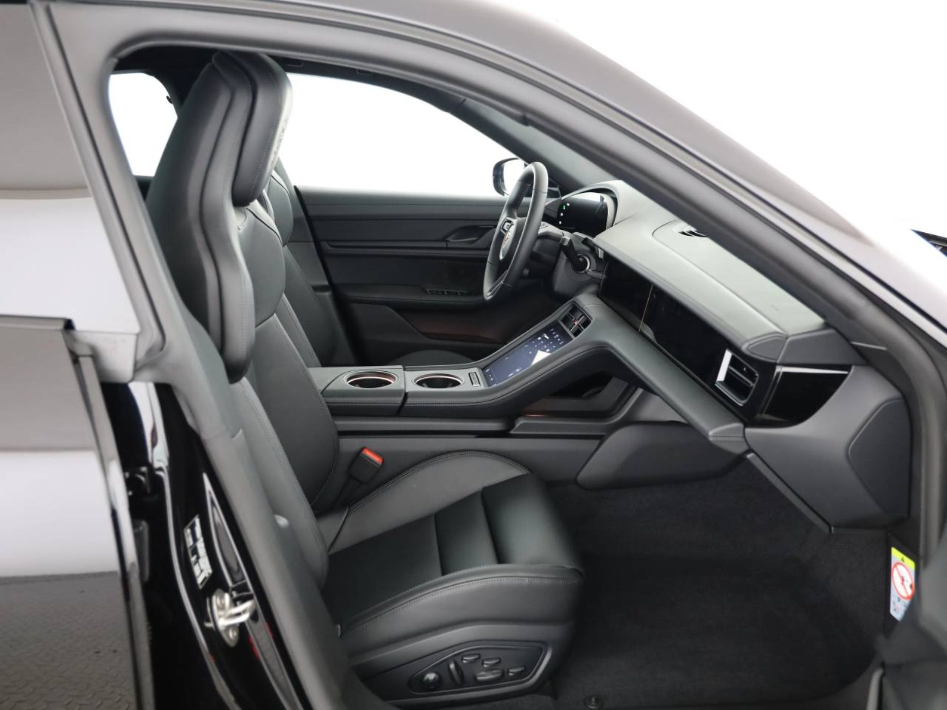 PORSCHE Taycan 4 Black Edition-image-16